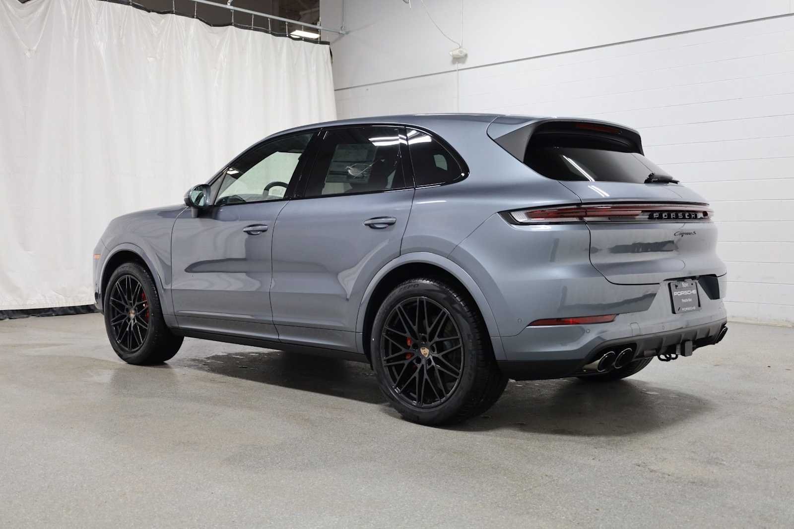 Thumbnail: 2026 Porsche Cayenne - 3