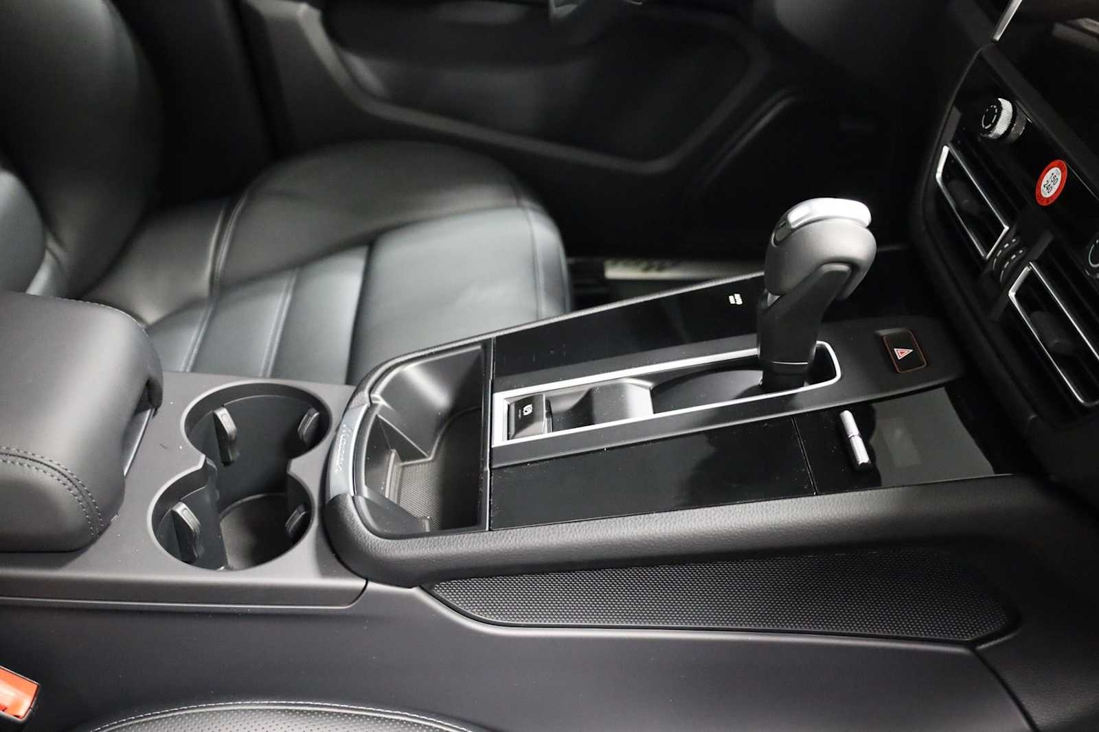 Thumbnail: 2026 Porsche Macan - 21