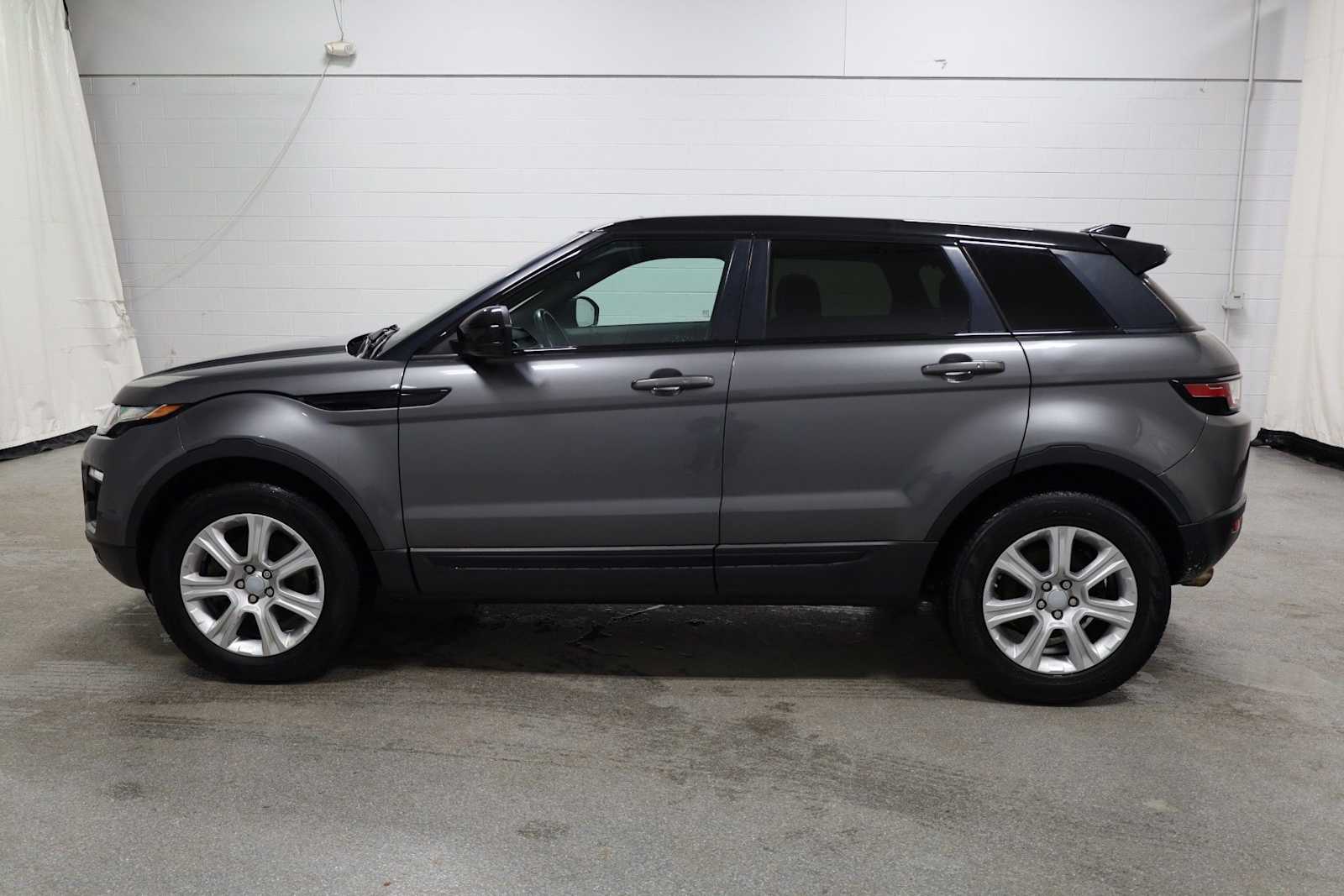 Thumbnail: 2017 Land Rover Range Rover Evoque - 2