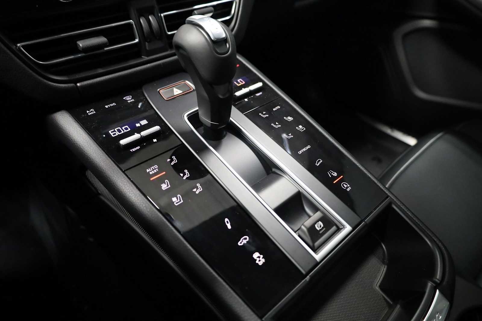 Thumbnail: 2026 Porsche Macan - 29