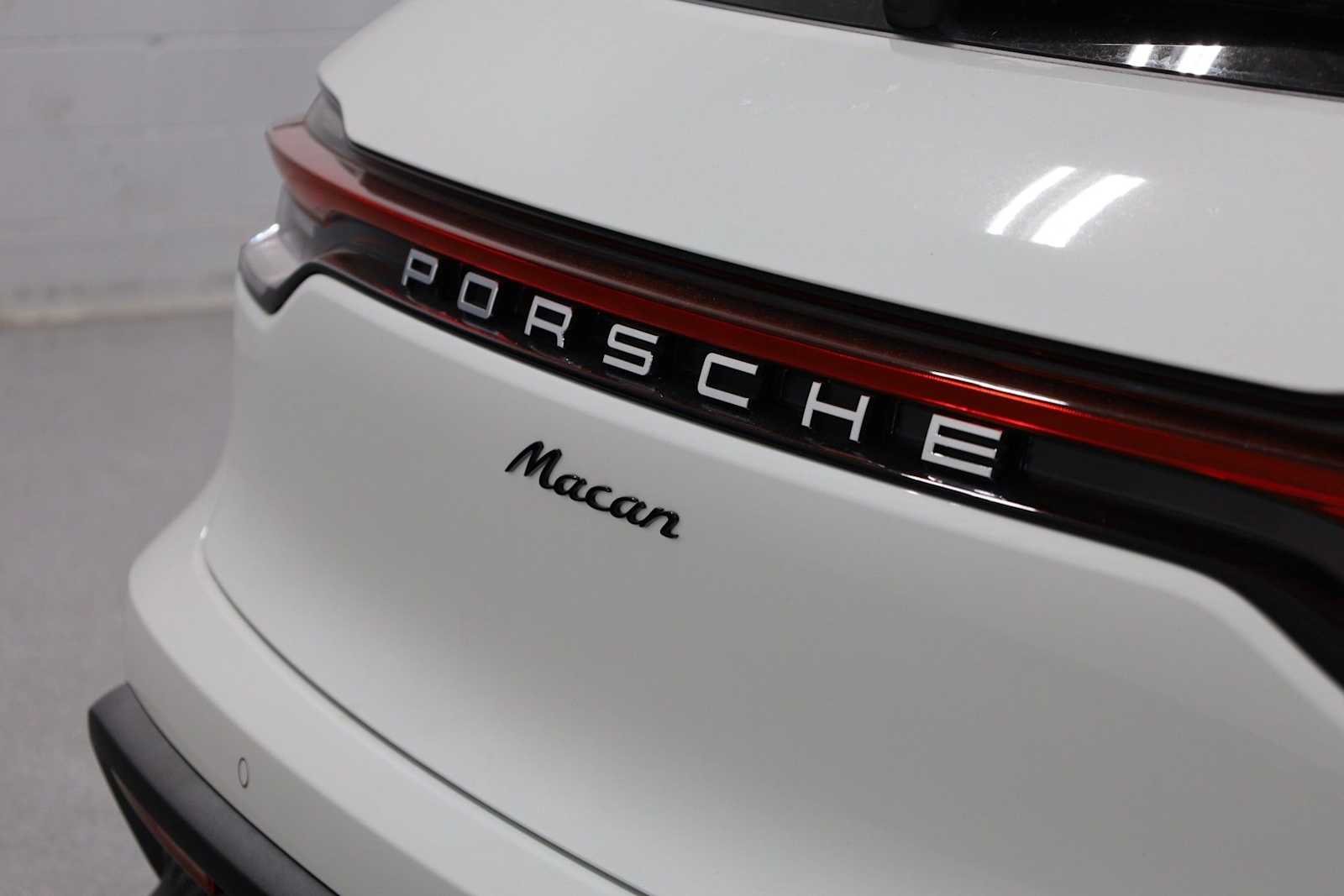 Thumbnail: 2026 Porsche Macan - 8