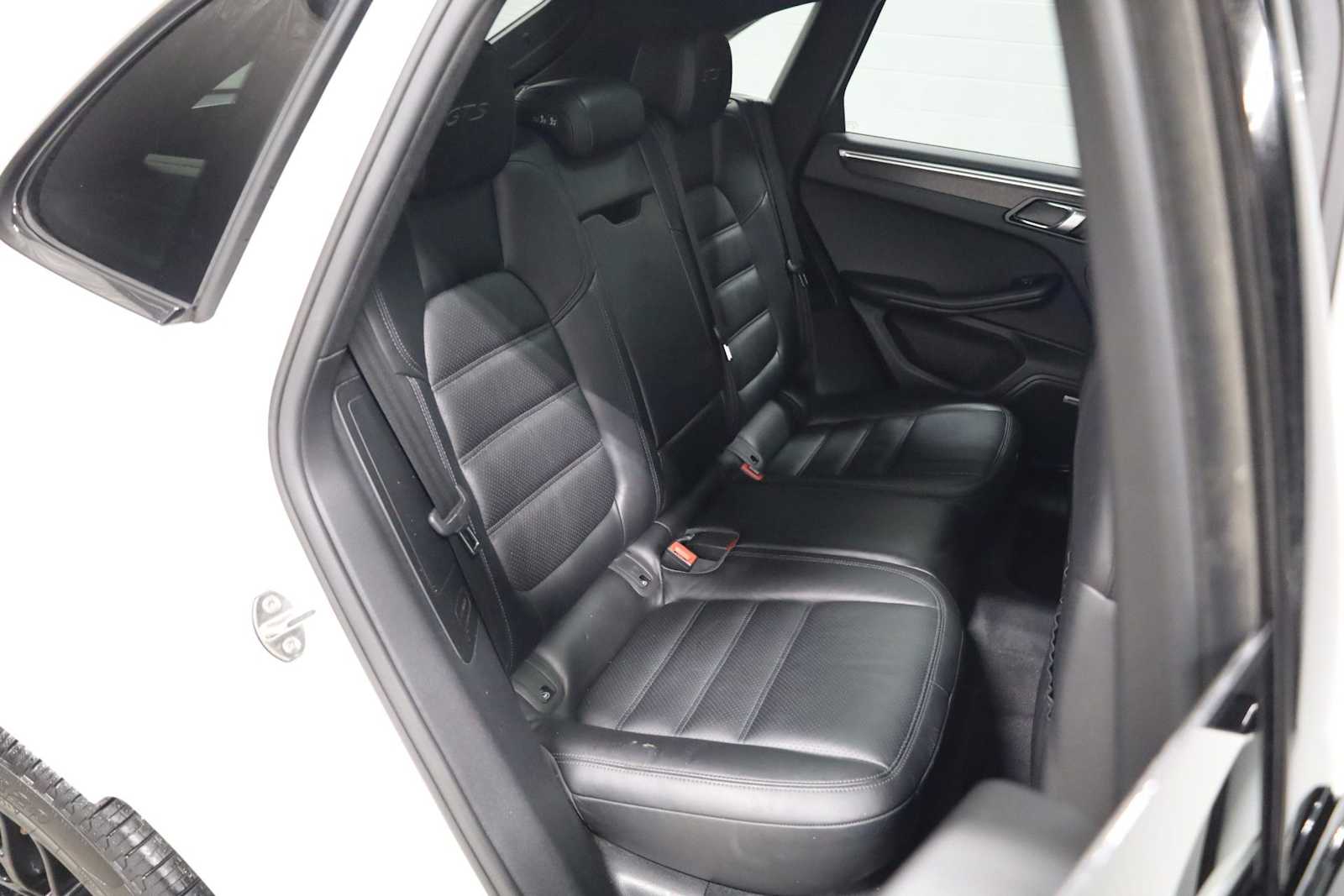 Thumbnail: 2018 Porsche Macan - 37