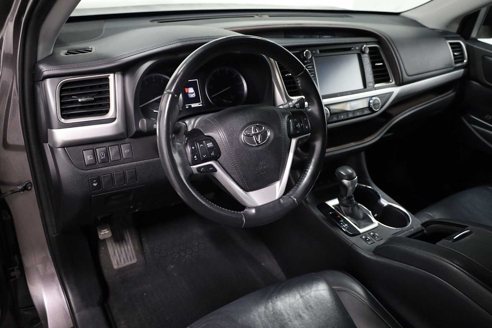 Thumbnail: 2019 Toyota Highlander - 4