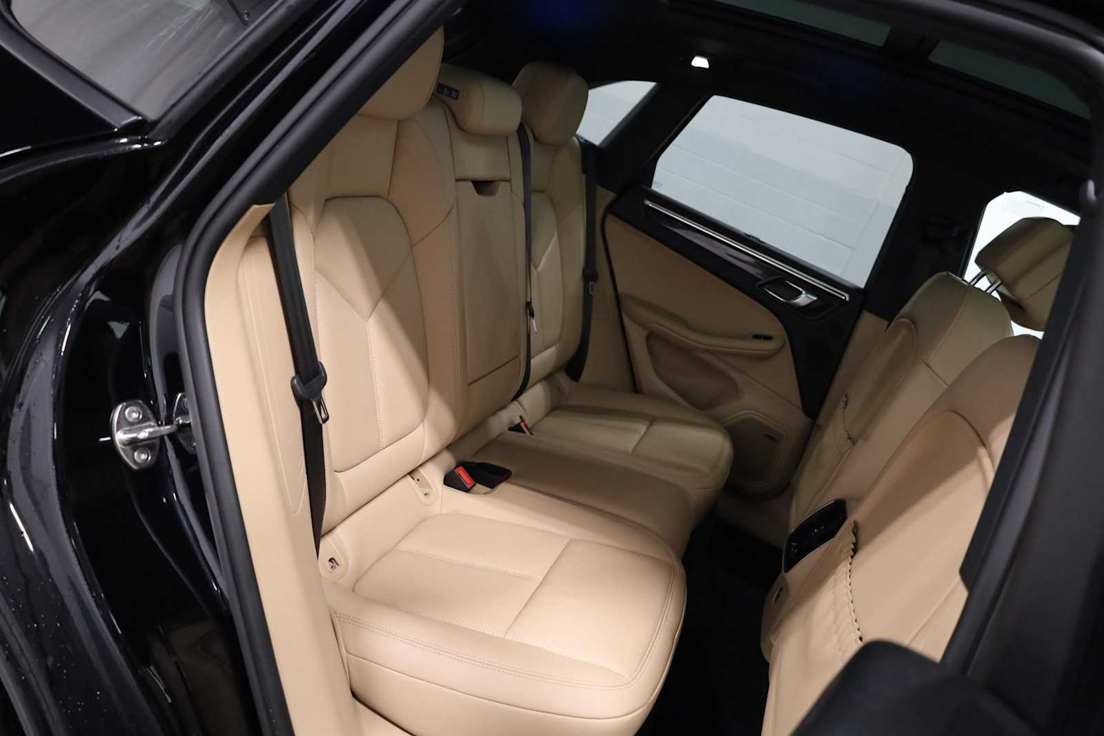 Thumbnail: 2024 Porsche Macan - 37