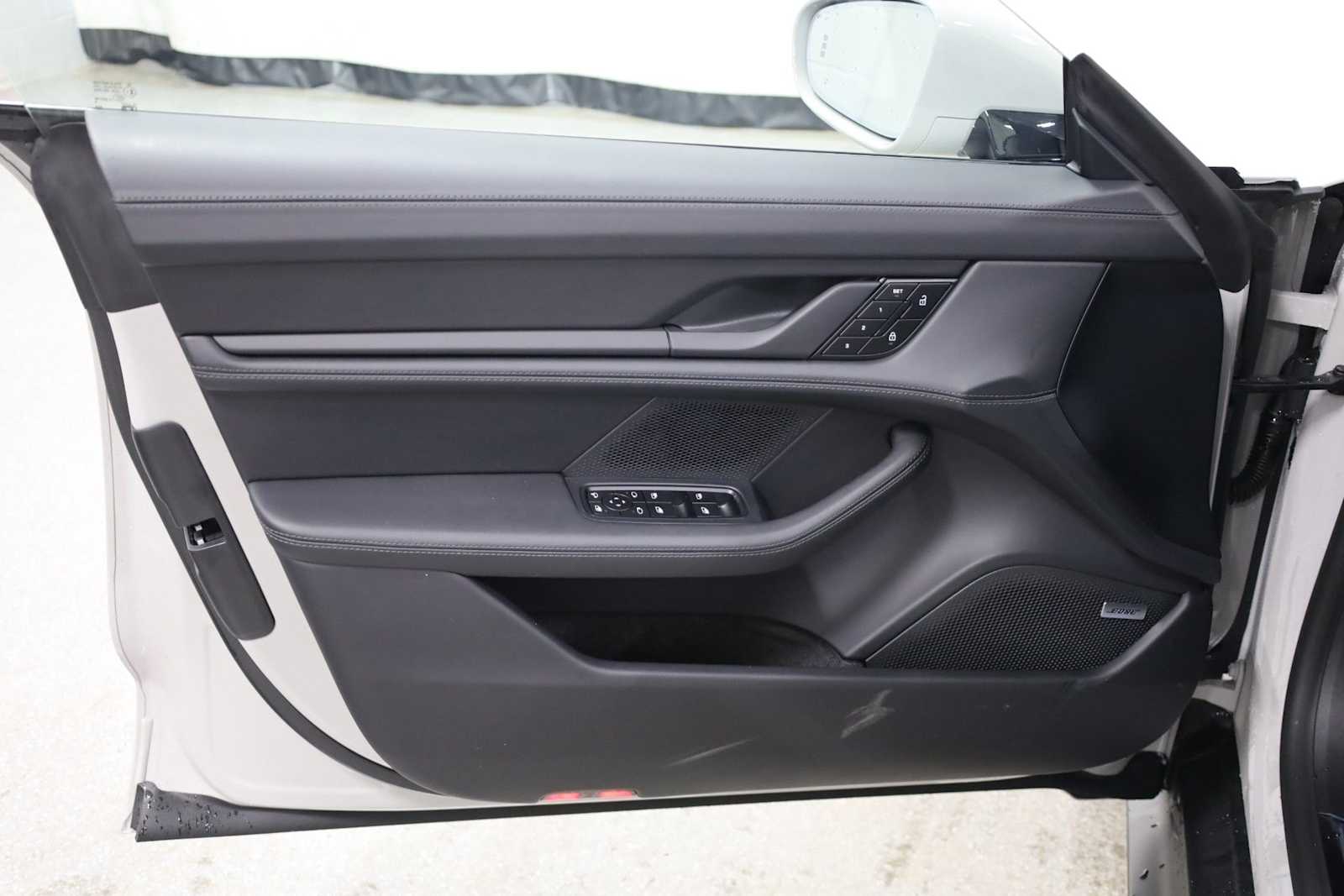 Thumbnail: 2026 Porsche Taycan - 16