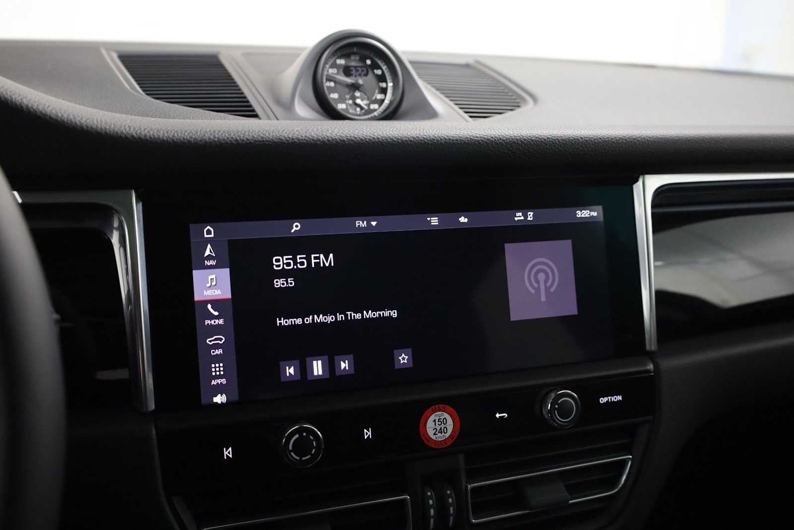 Thumbnail: 2026 Porsche Macan - 32