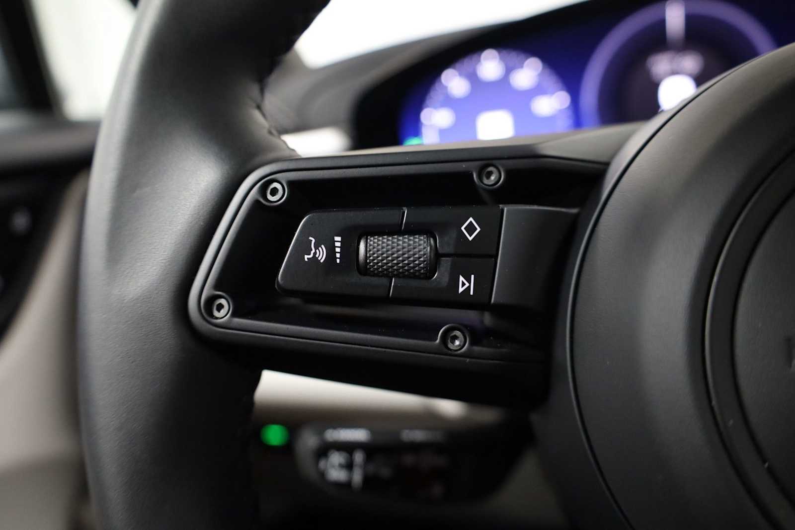 Thumbnail: 2025 Porsche Macan - 27