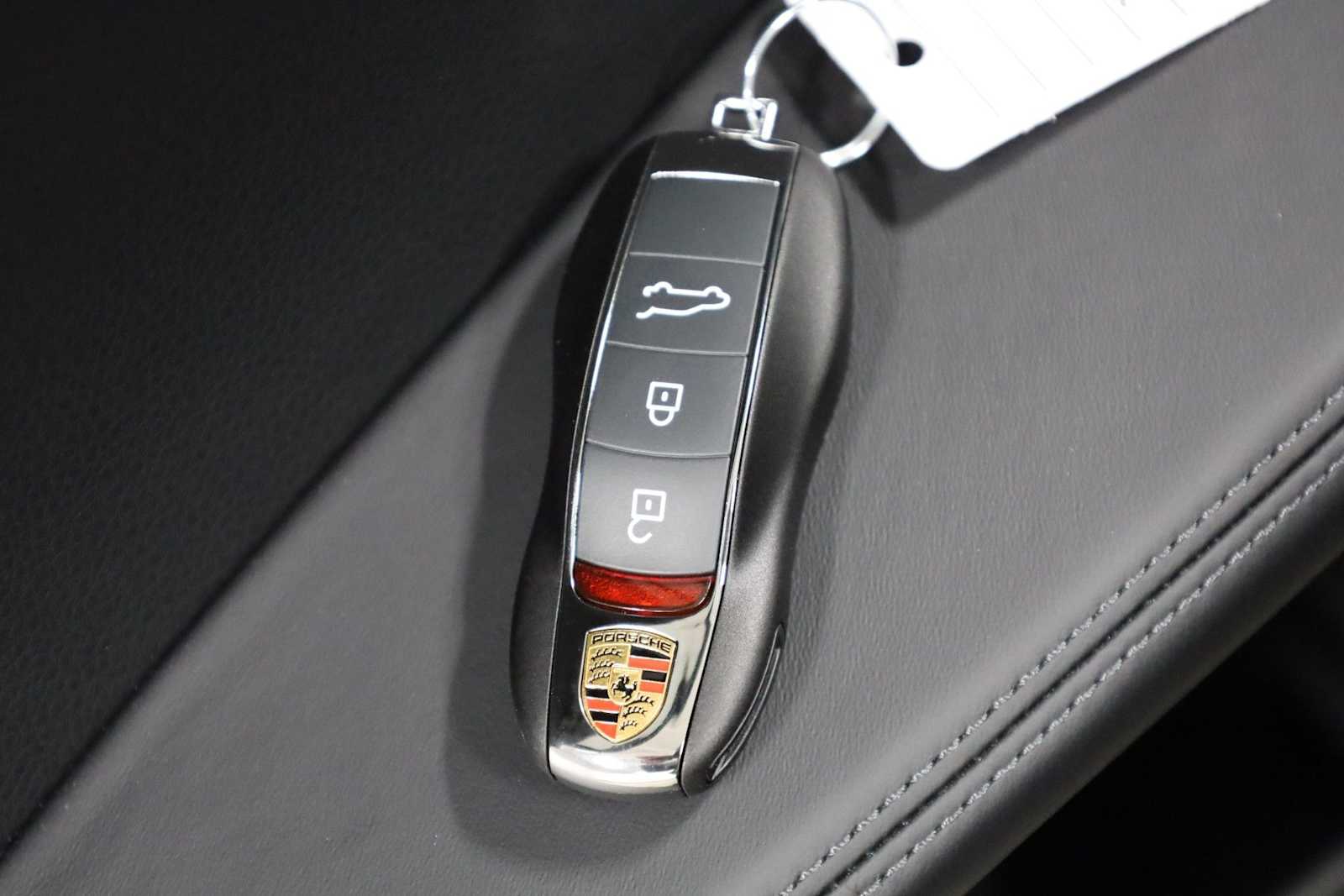 Thumbnail: 2026 Porsche Macan - 43
