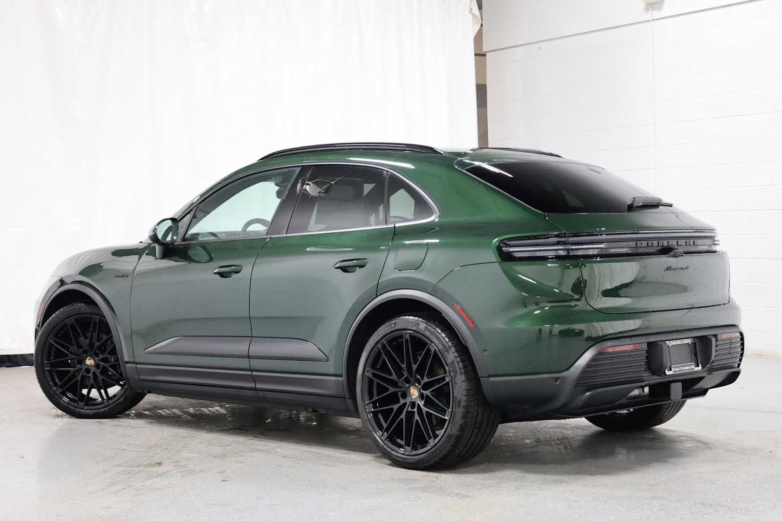 Thumbnail: 2024 Porsche Macan - 3