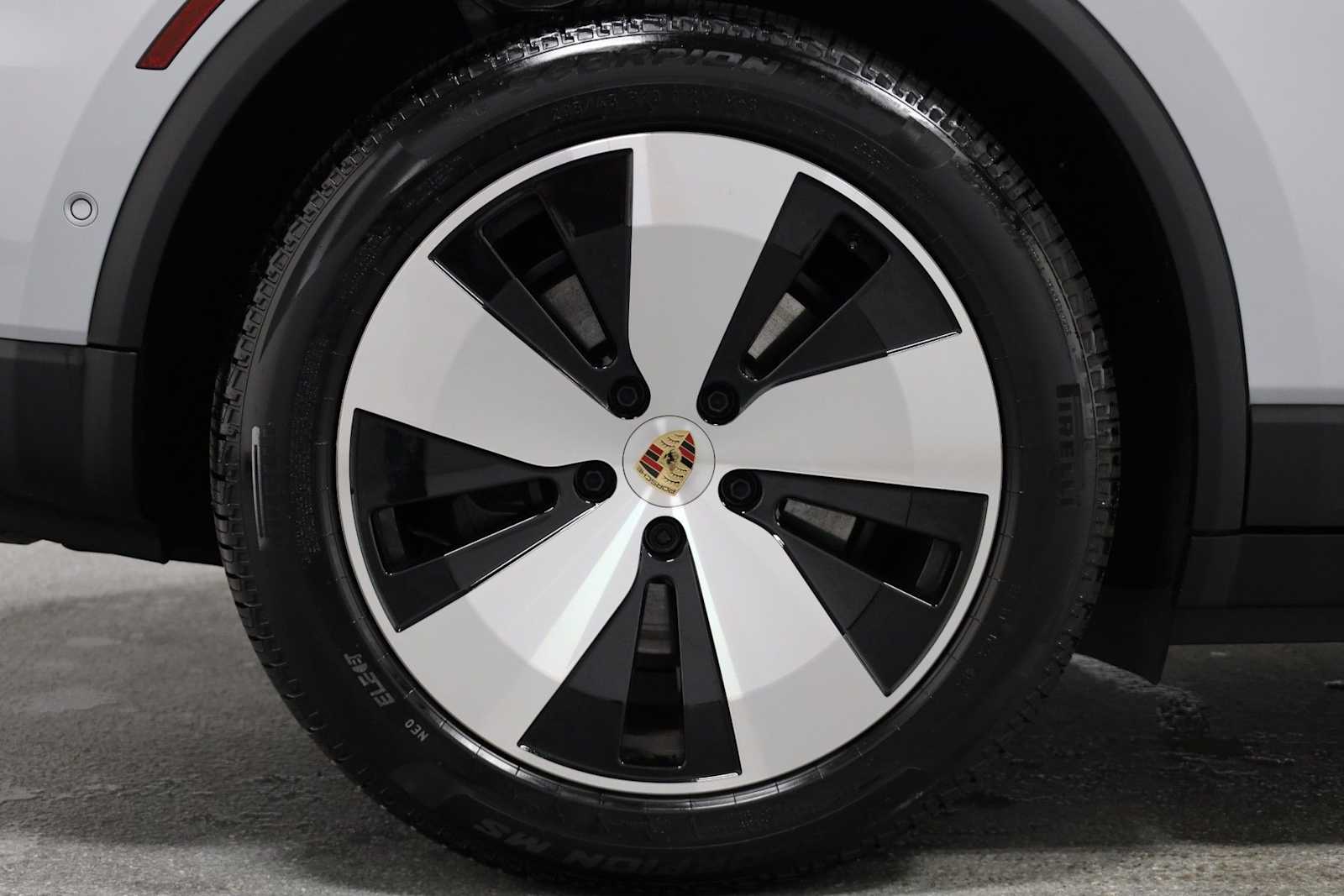 Thumbnail: 2025 Porsche Macan - 39