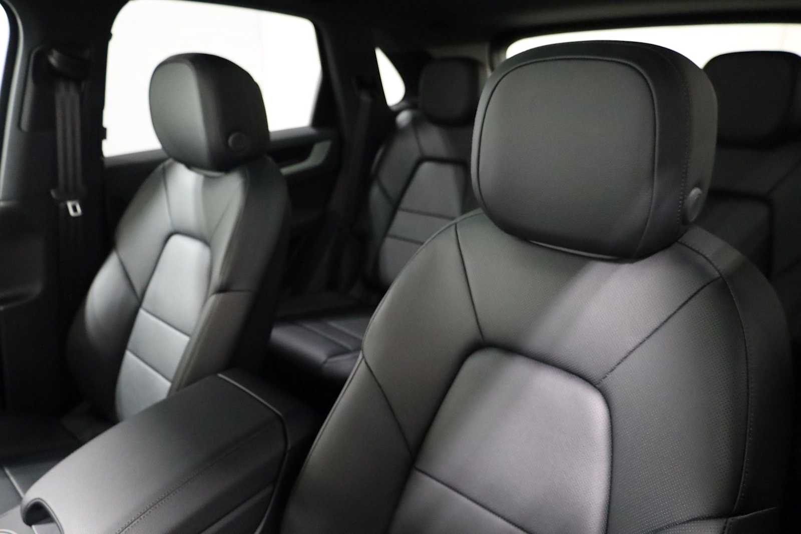 Thumbnail: 2026 Porsche Cayenne - 19