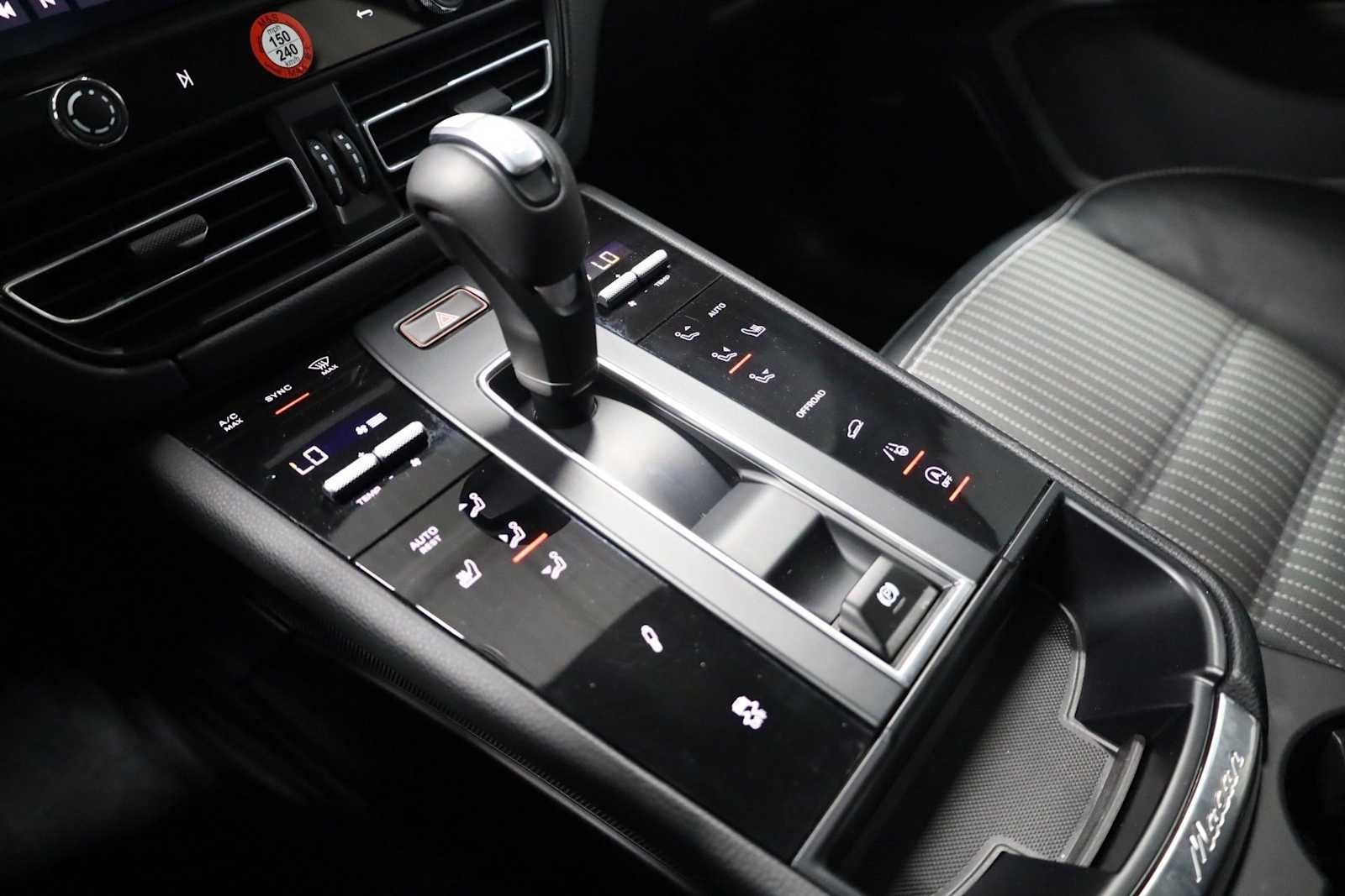 Thumbnail: 2025 Porsche Macan - 31