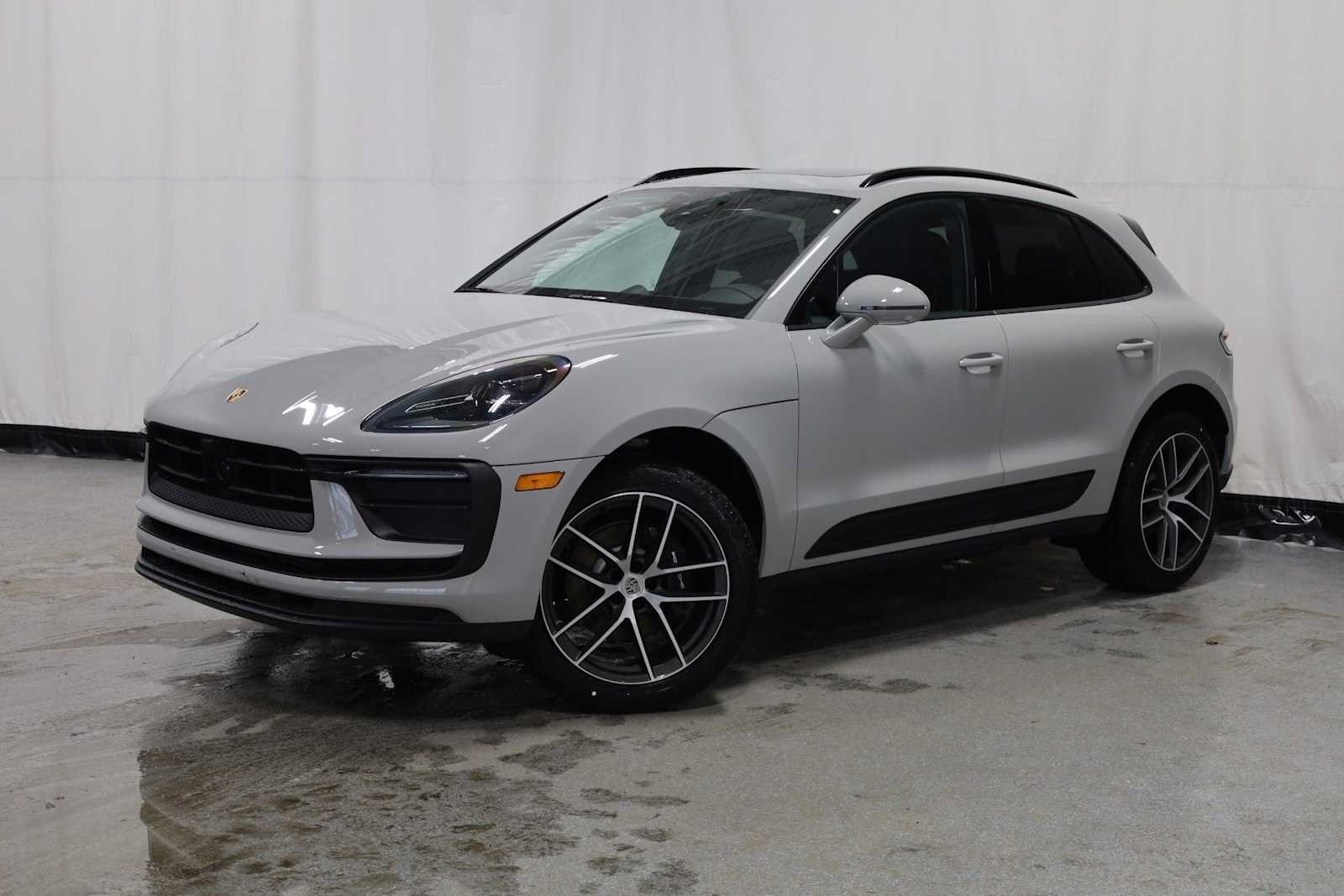 Thumbnail: 2026 Porsche Macan - 1