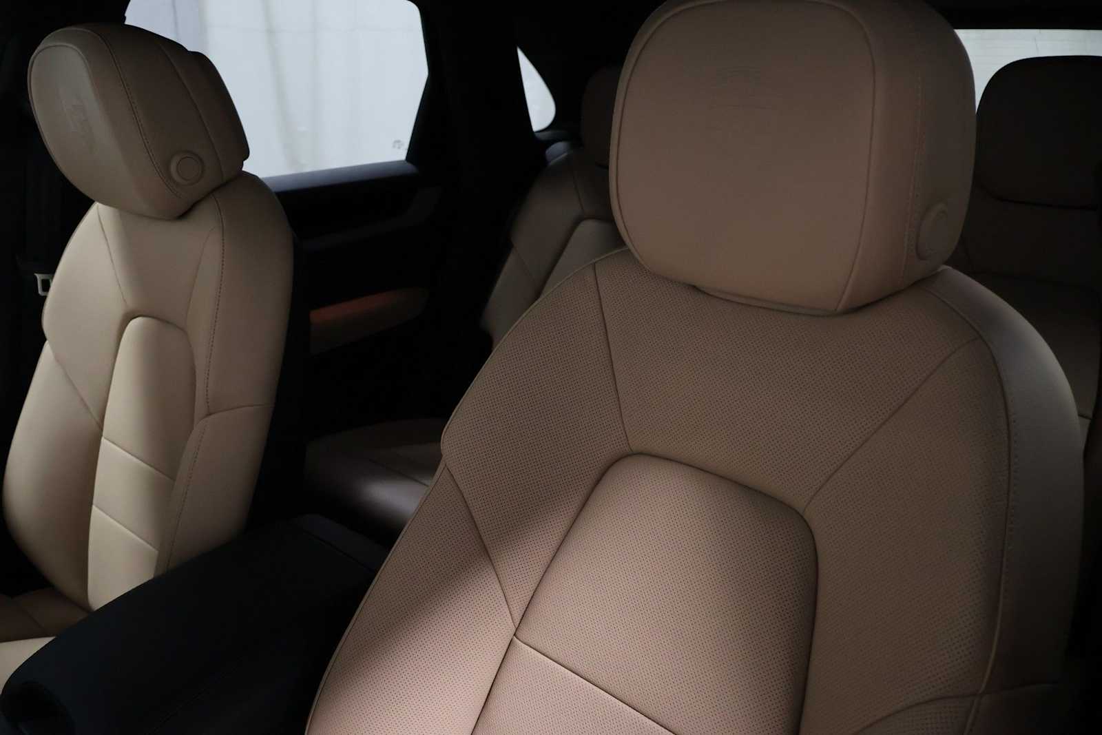 Thumbnail: 2026 Porsche Cayenne - 18