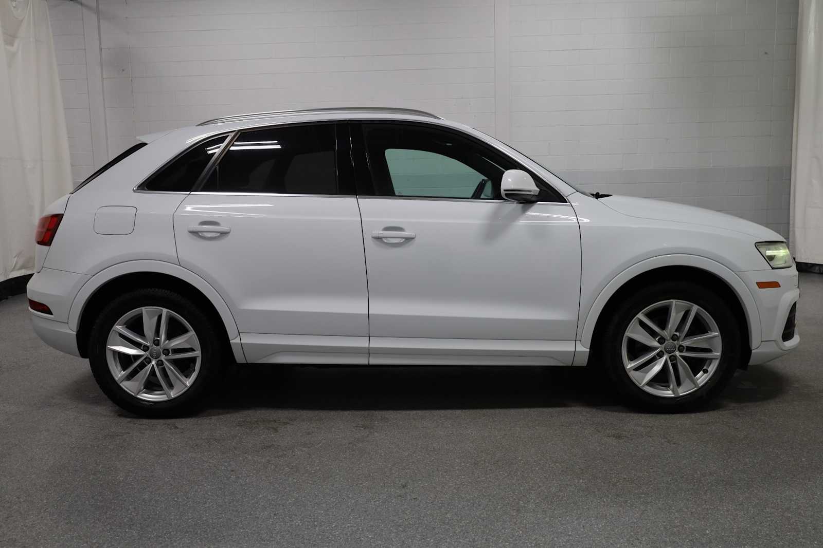 Thumbnail: 2016 Audi Q3 - 10