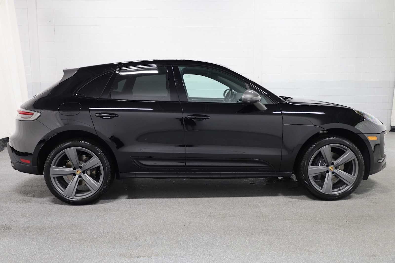 Thumbnail: 2025 Porsche Macan - 10