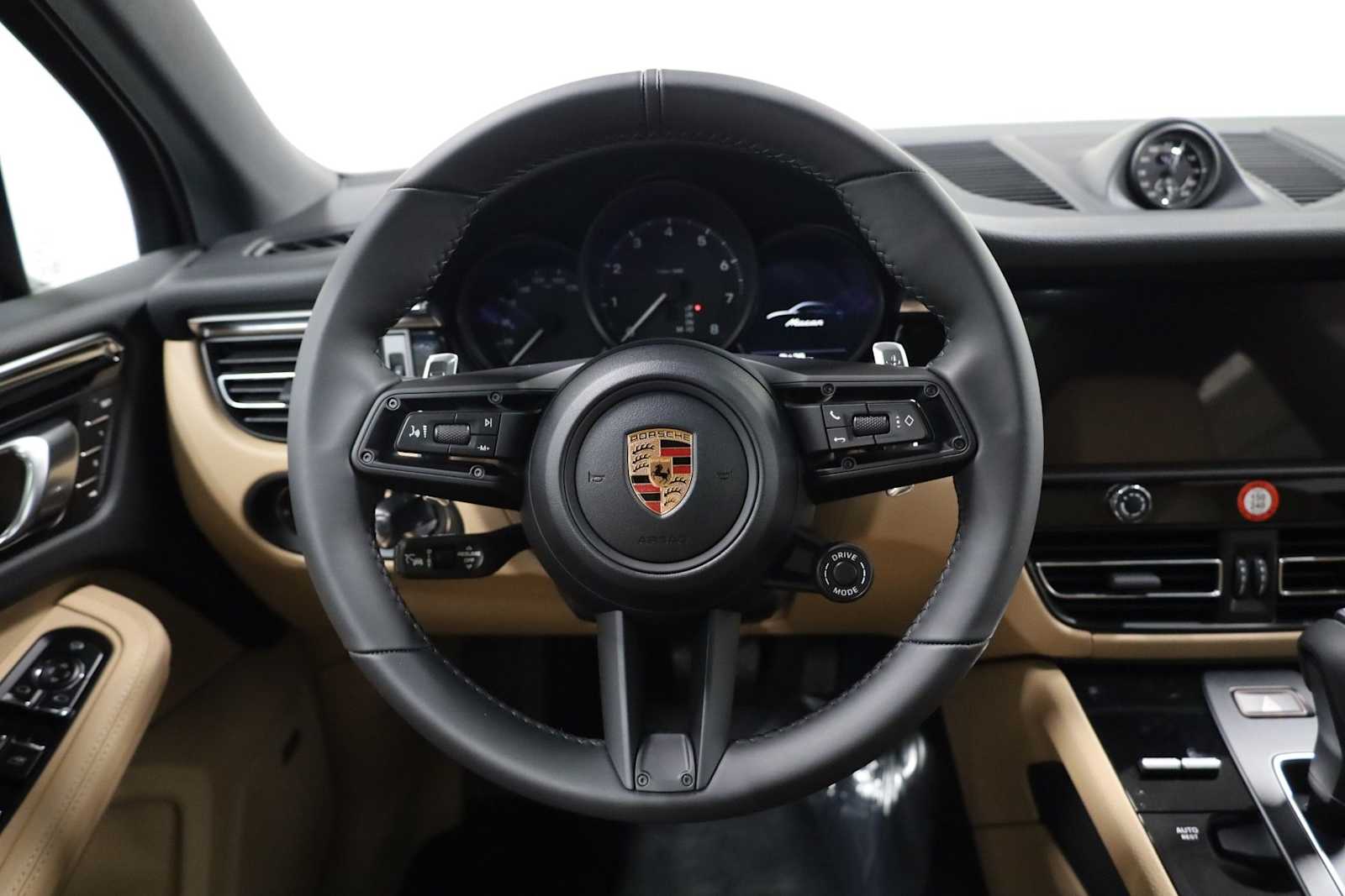 Thumbnail: 2026 Porsche Macan - 25