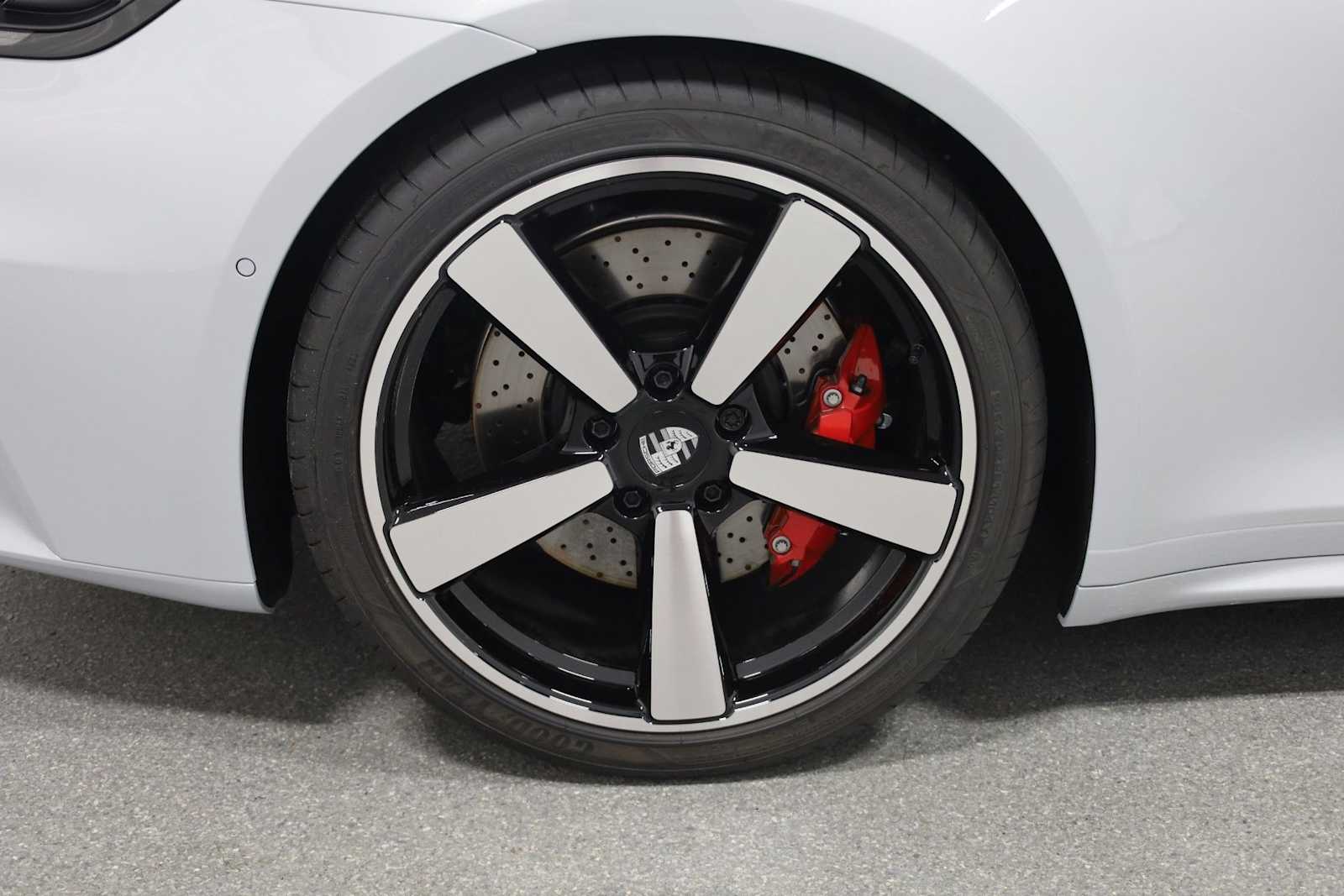 Thumbnail: 2025 Porsche 911 - 33