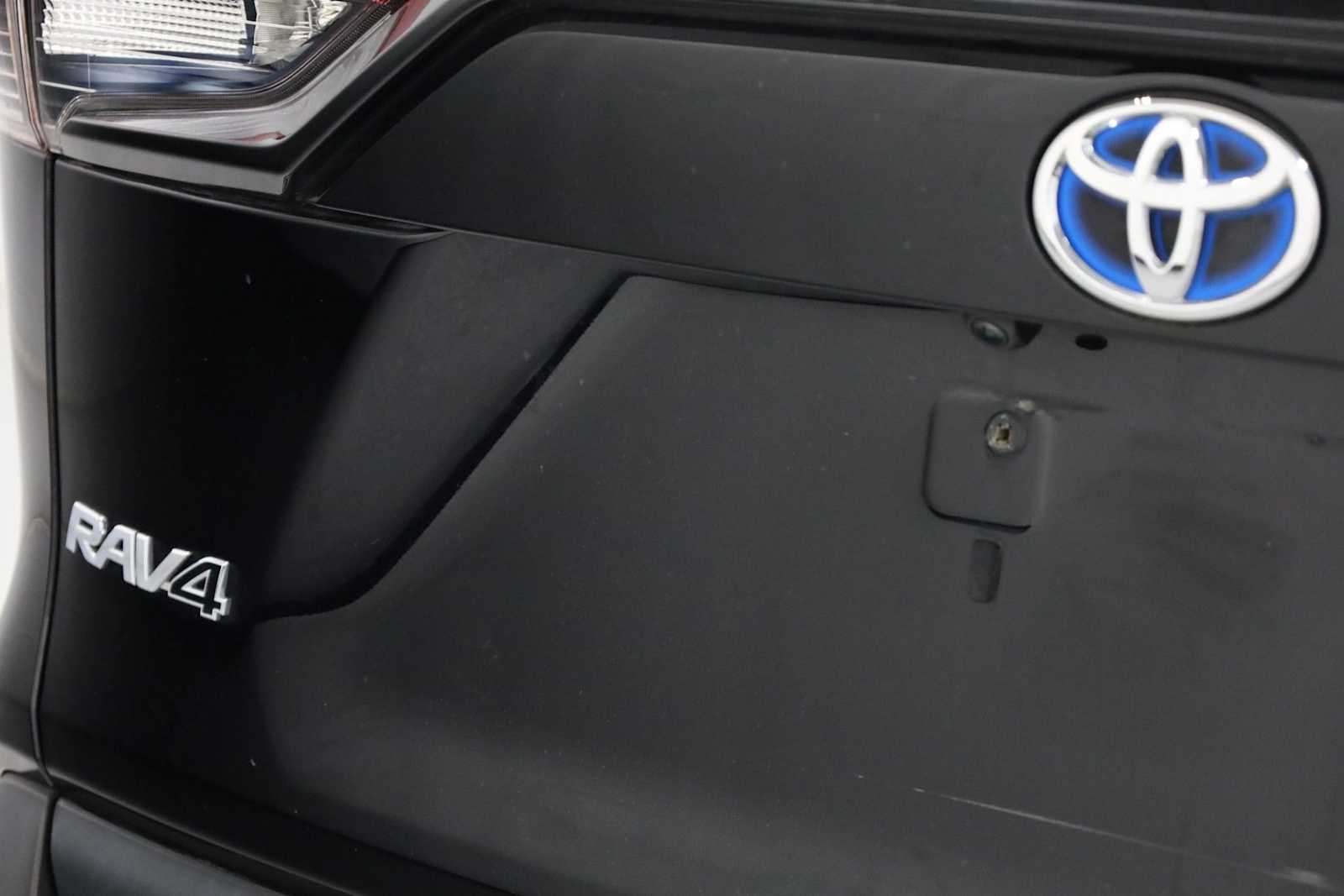 Thumbnail: 2021 Toyota RAV4 - 8