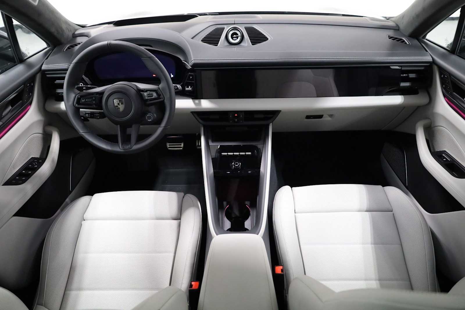 Thumbnail: 2025 Porsche Macan - 25