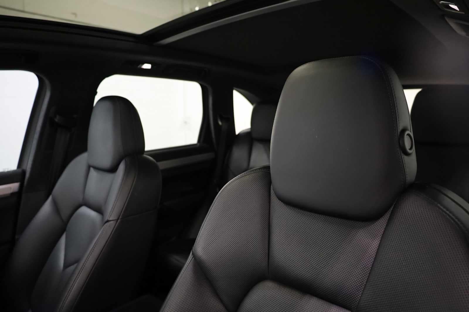 Thumbnail: 2014 Porsche Cayenne - 19