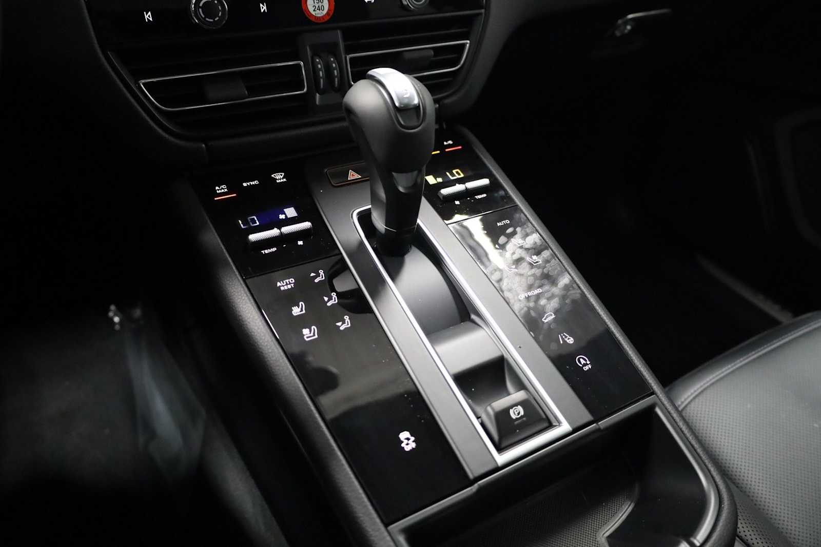 Thumbnail: 2026 Porsche Macan - 29