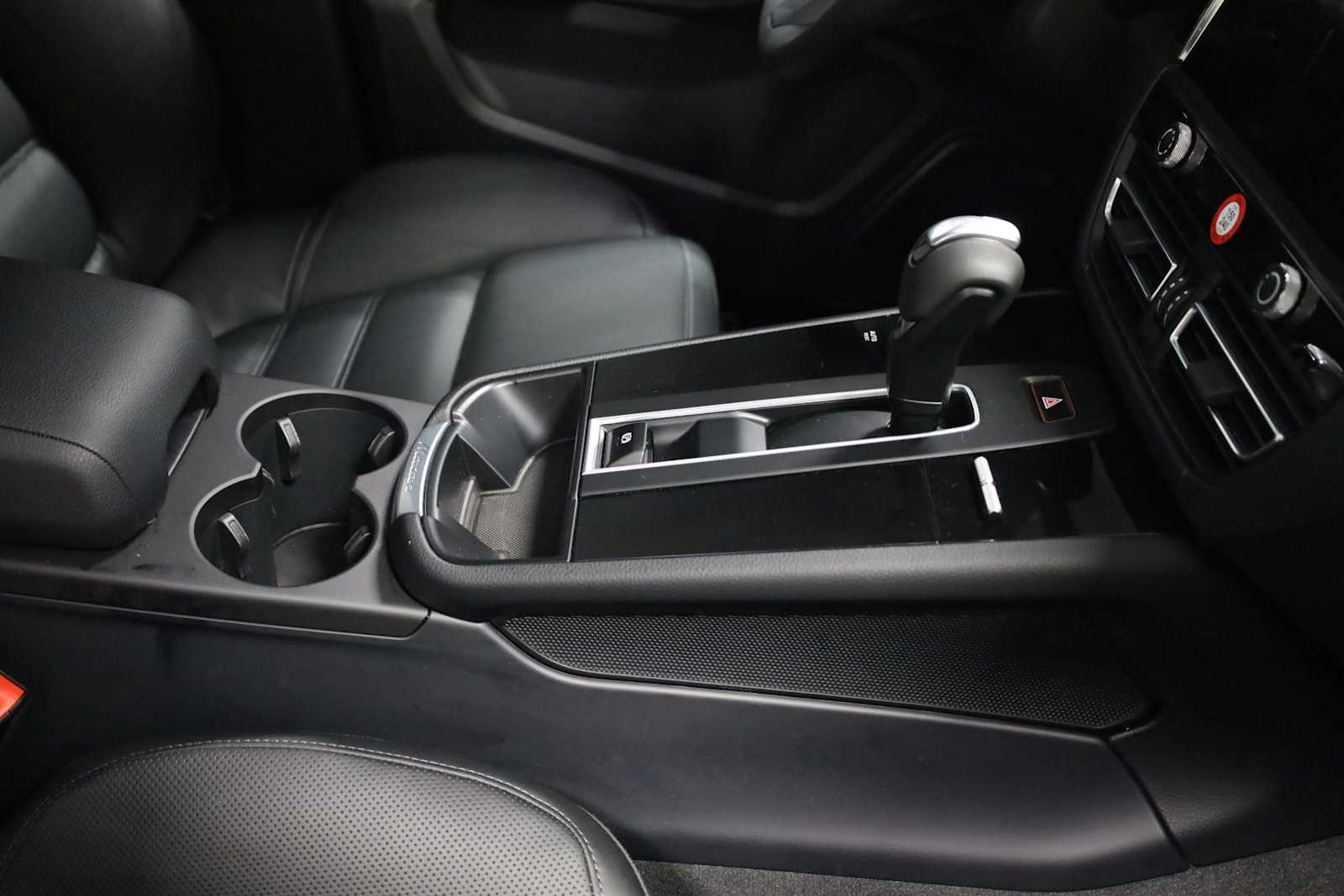 Thumbnail: 2026 Porsche Macan - 21