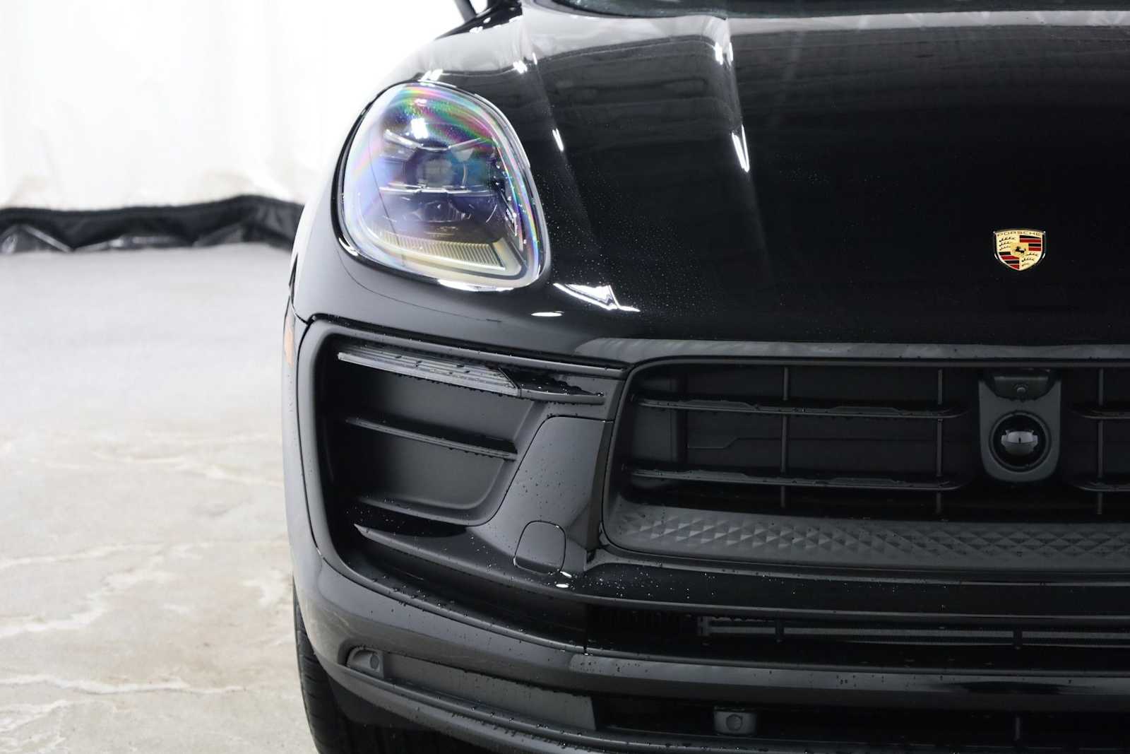 Thumbnail: 2026 Porsche Macan - 15