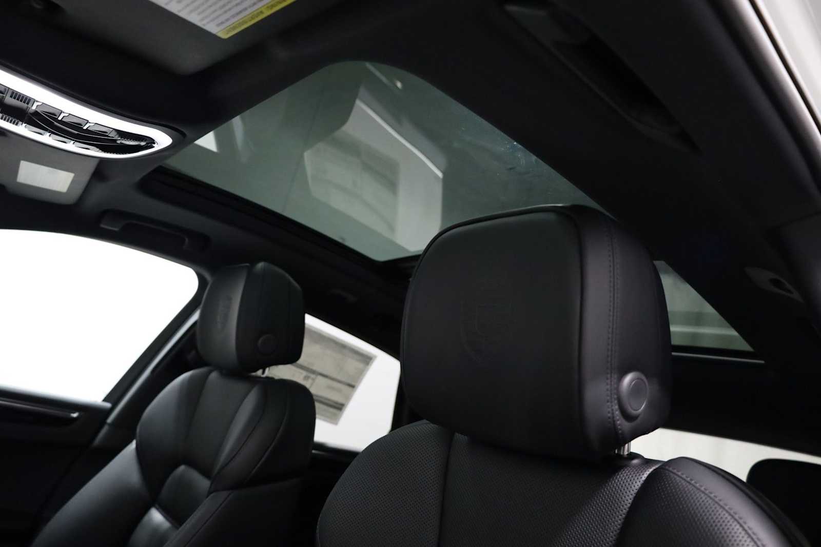 Thumbnail: 2026 Porsche Macan - 20