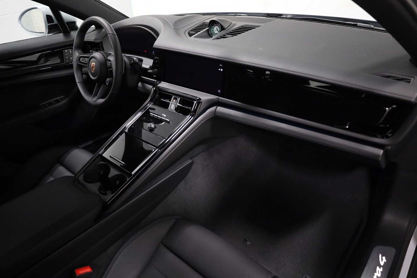 Thumbnail: 2026 Porsche Panamera - 6