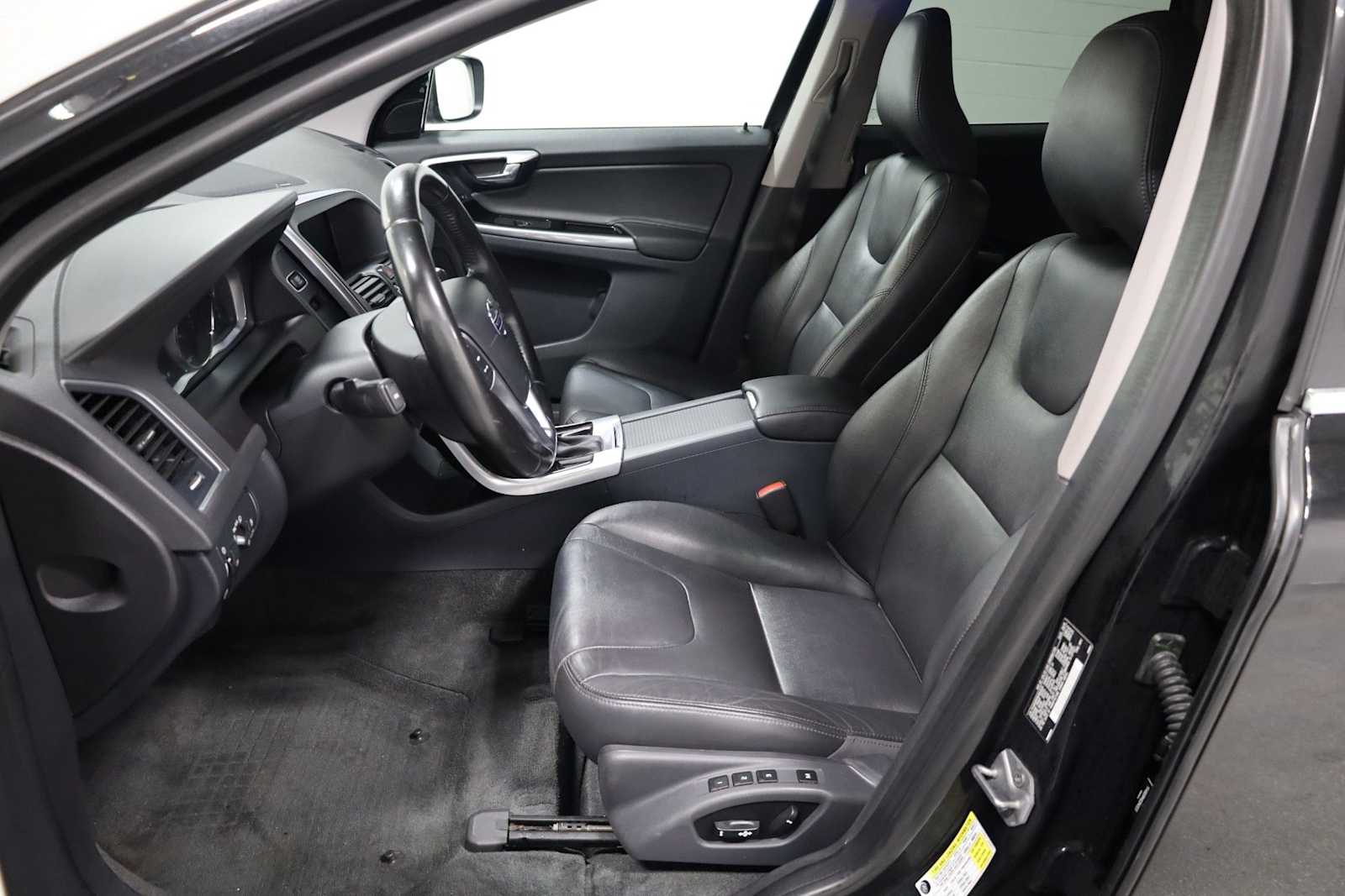 Thumbnail: 2016 Volvo XC60 - 5