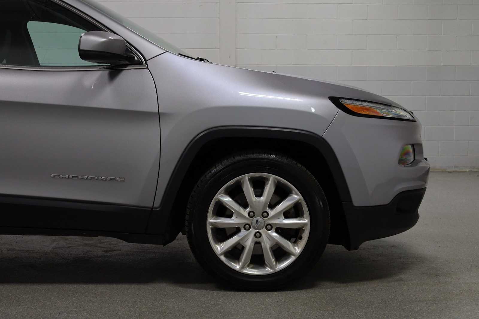 Thumbnail: 2016 Jeep Cherokee - 11