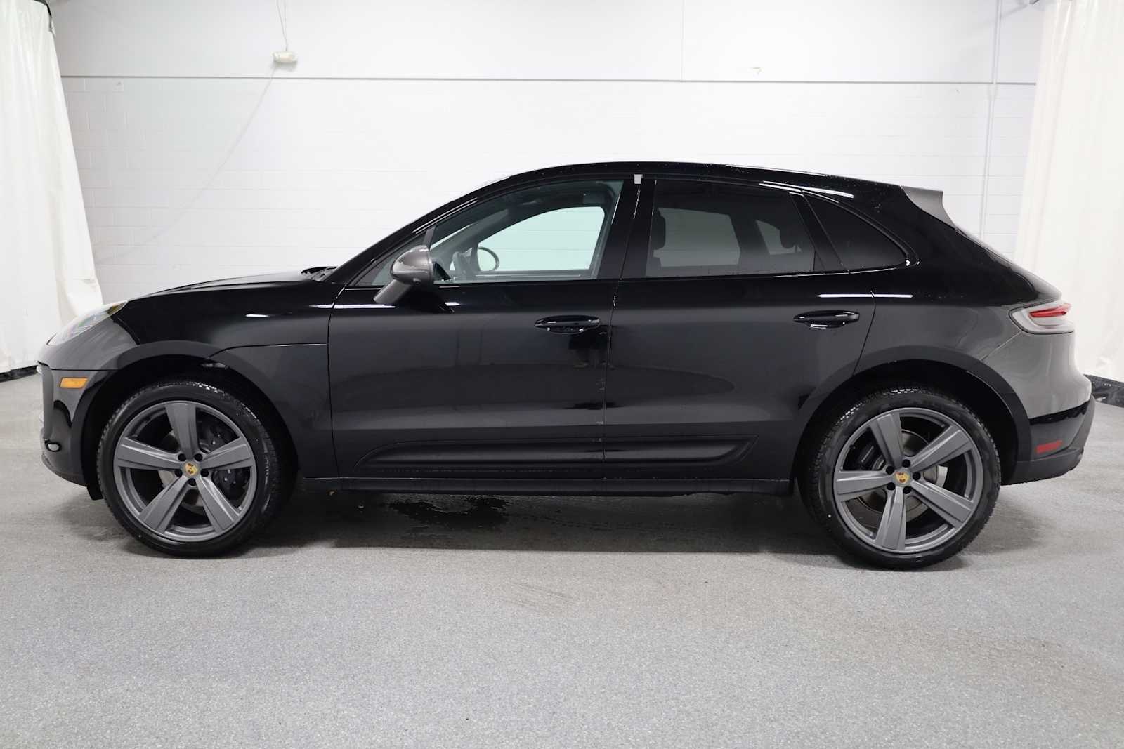 Thumbnail: 2025 Porsche Macan - 2