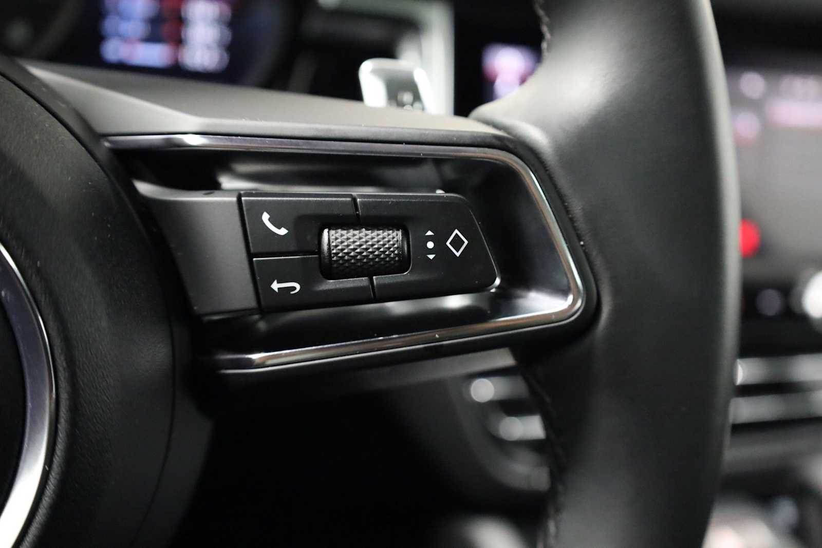 Thumbnail: 2025 Porsche Macan - 28