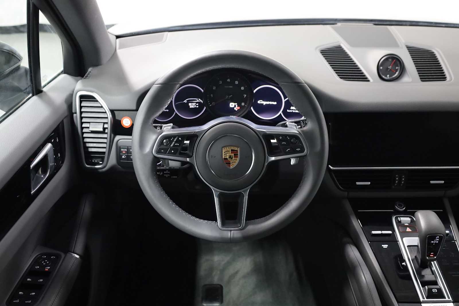 Thumbnail: 2022 Porsche Cayenne - 25