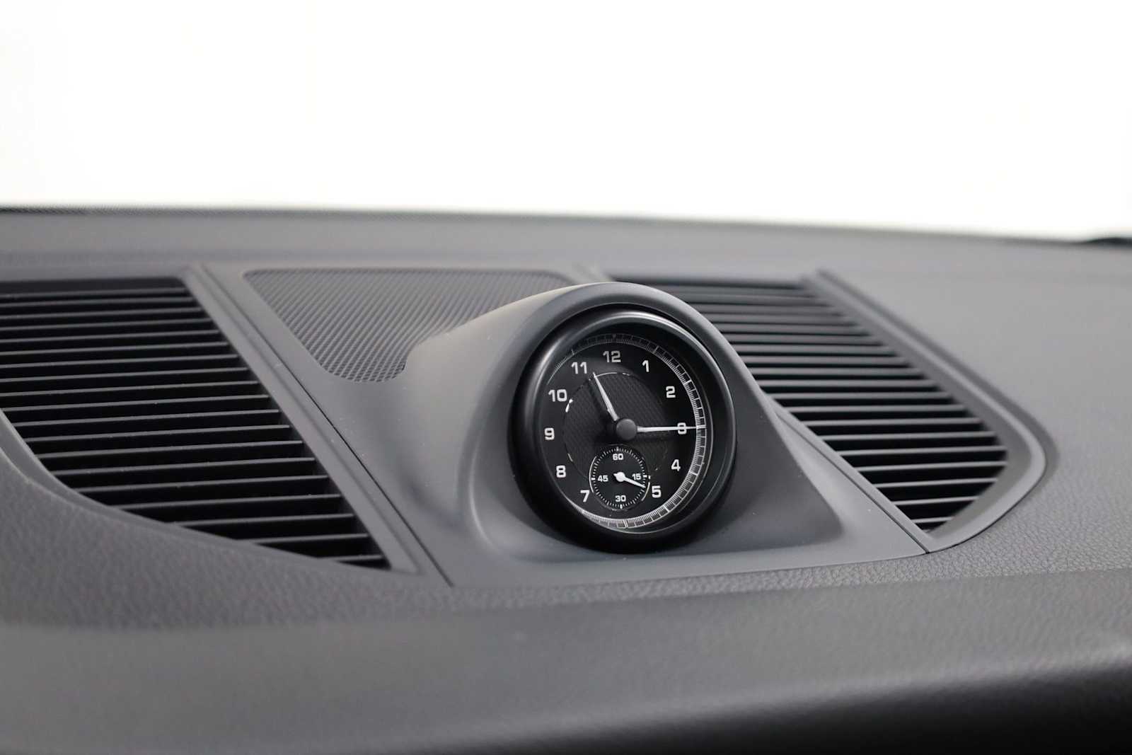 Thumbnail: 2026 Porsche Macan - 18