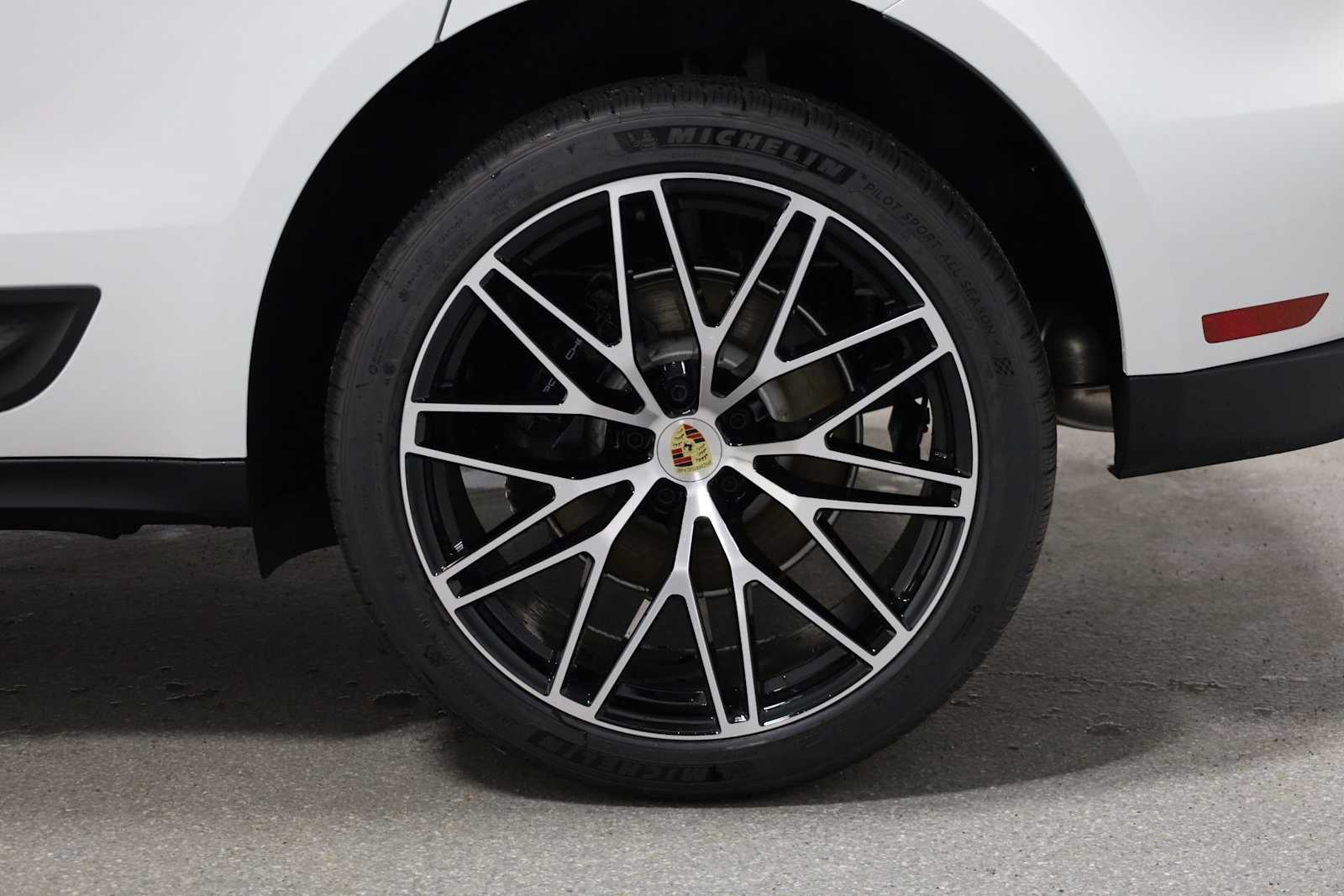 Thumbnail: 2026 Porsche Macan - 40