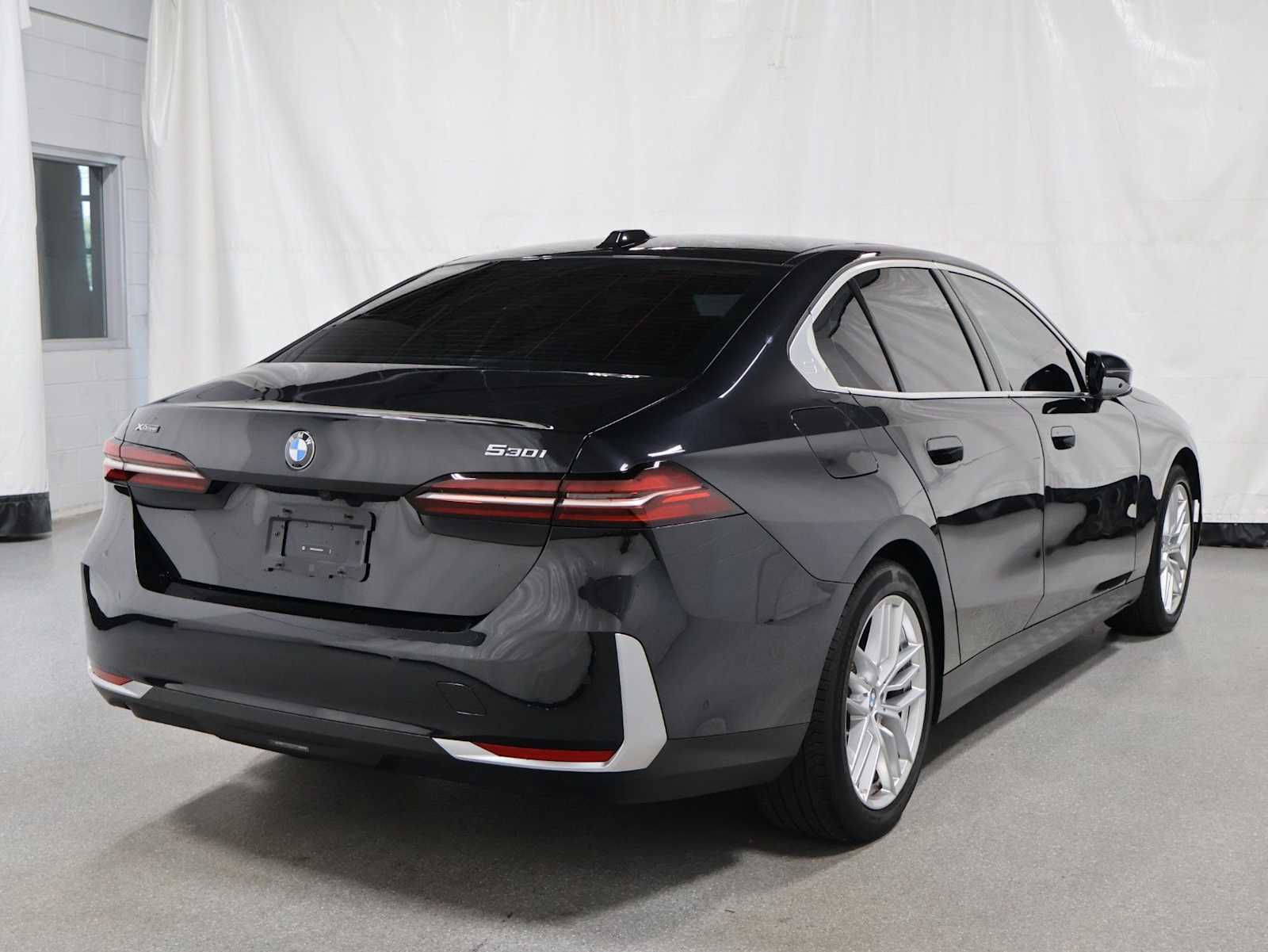 Thumbnail: 2024 BMW 5 Series - 9