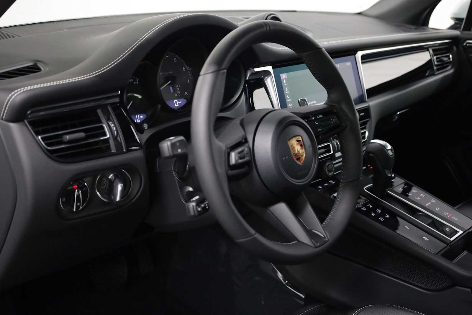 Thumbnail: 2026 Porsche Macan - 4