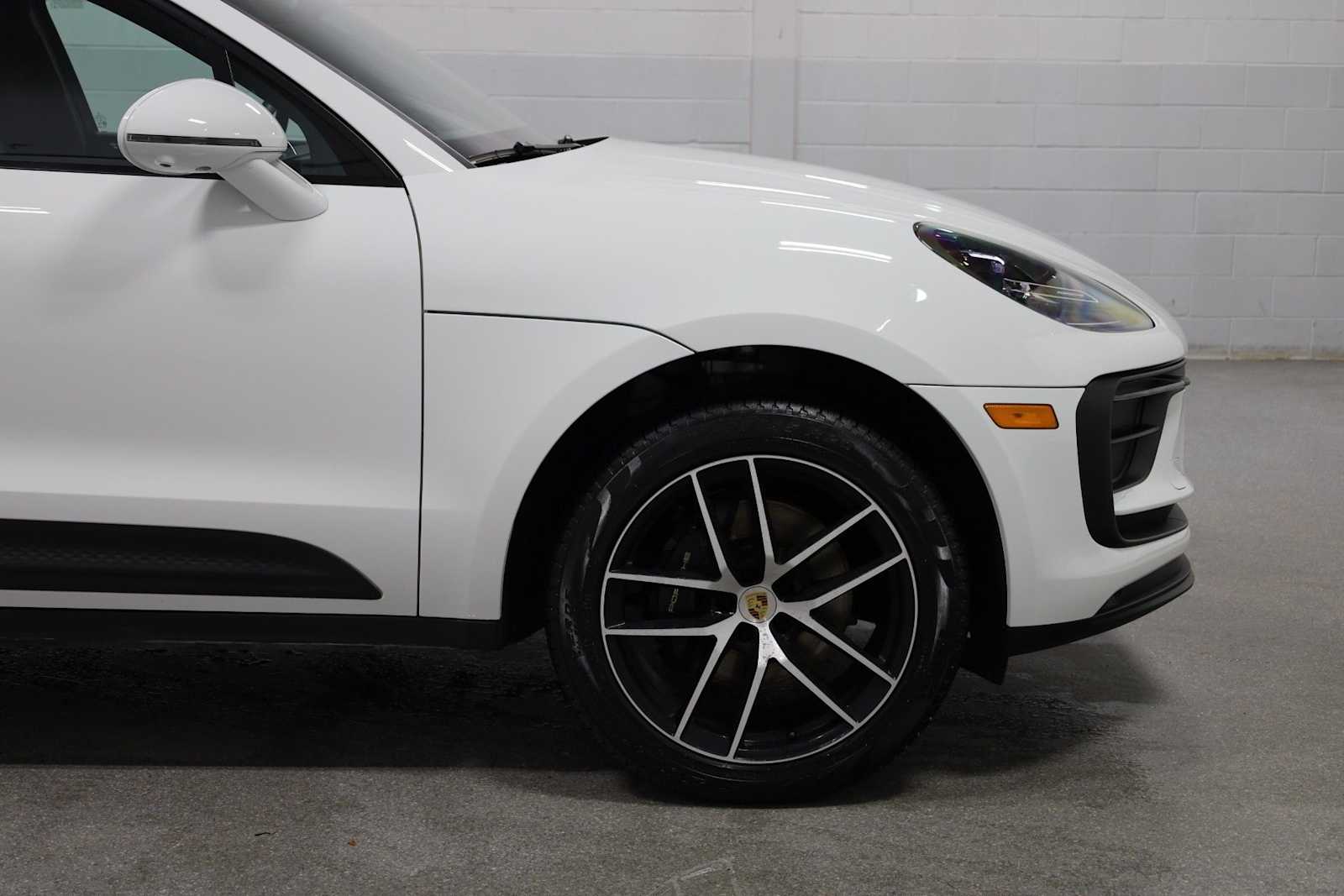 Thumbnail: 2025 Porsche Macan - 11