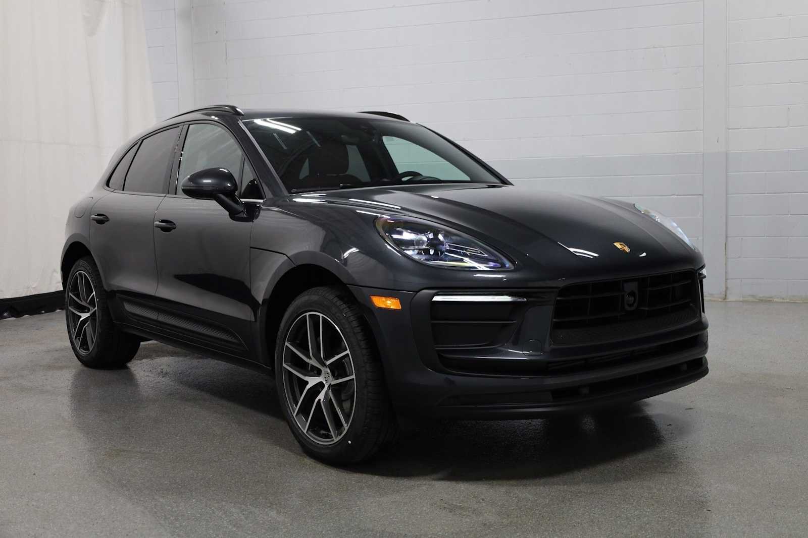 Thumbnail: 2026 Porsche Macan - 12