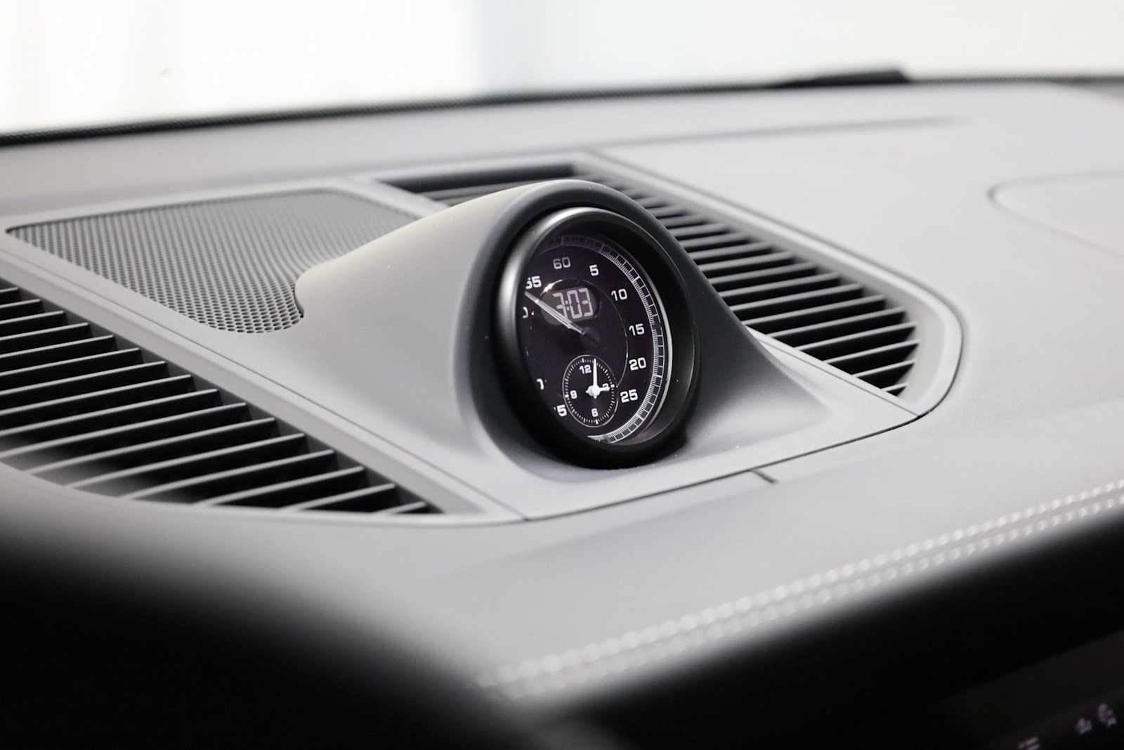 Thumbnail: 2025 Porsche Macan - 18