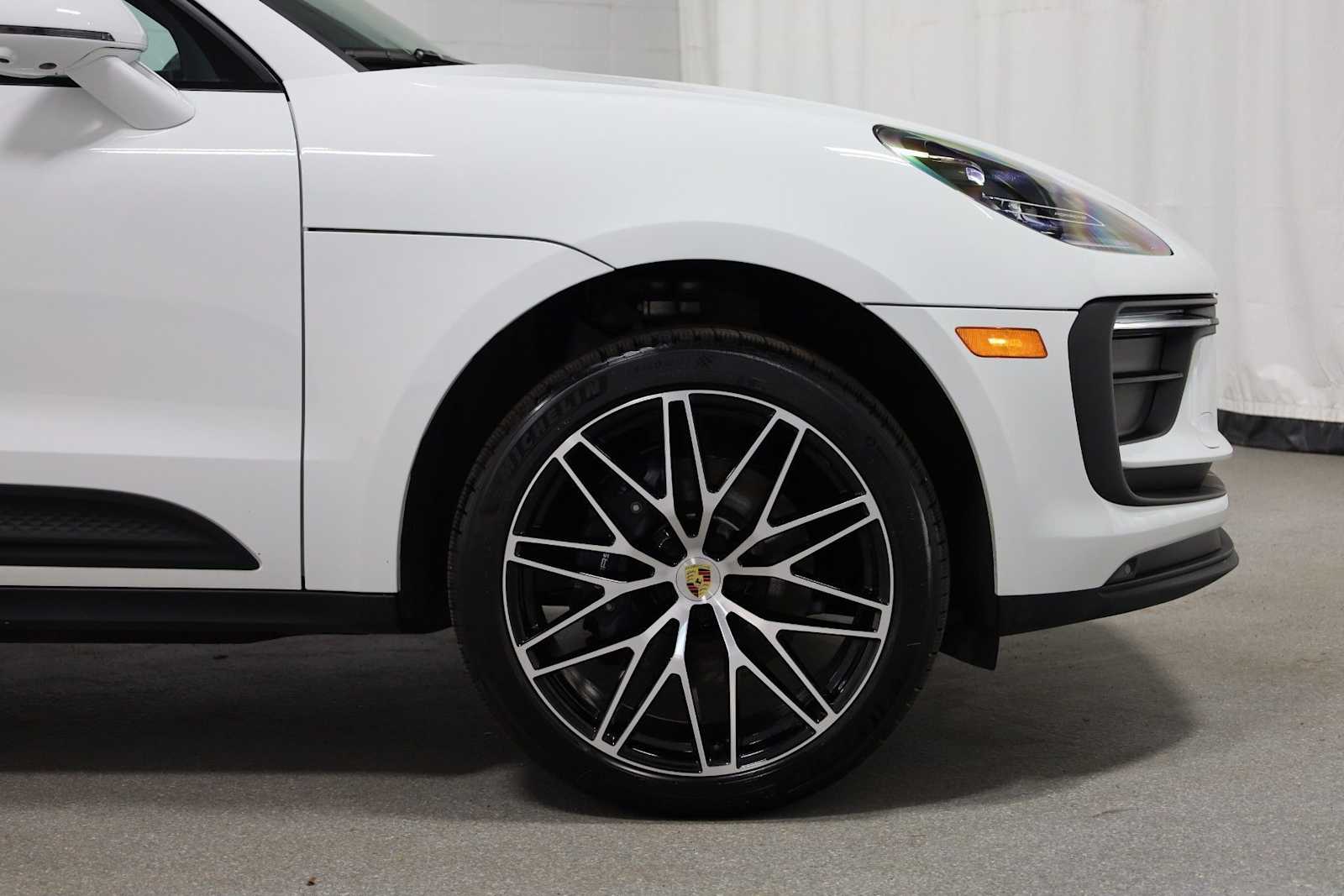 Thumbnail: 2026 Porsche Macan - 10