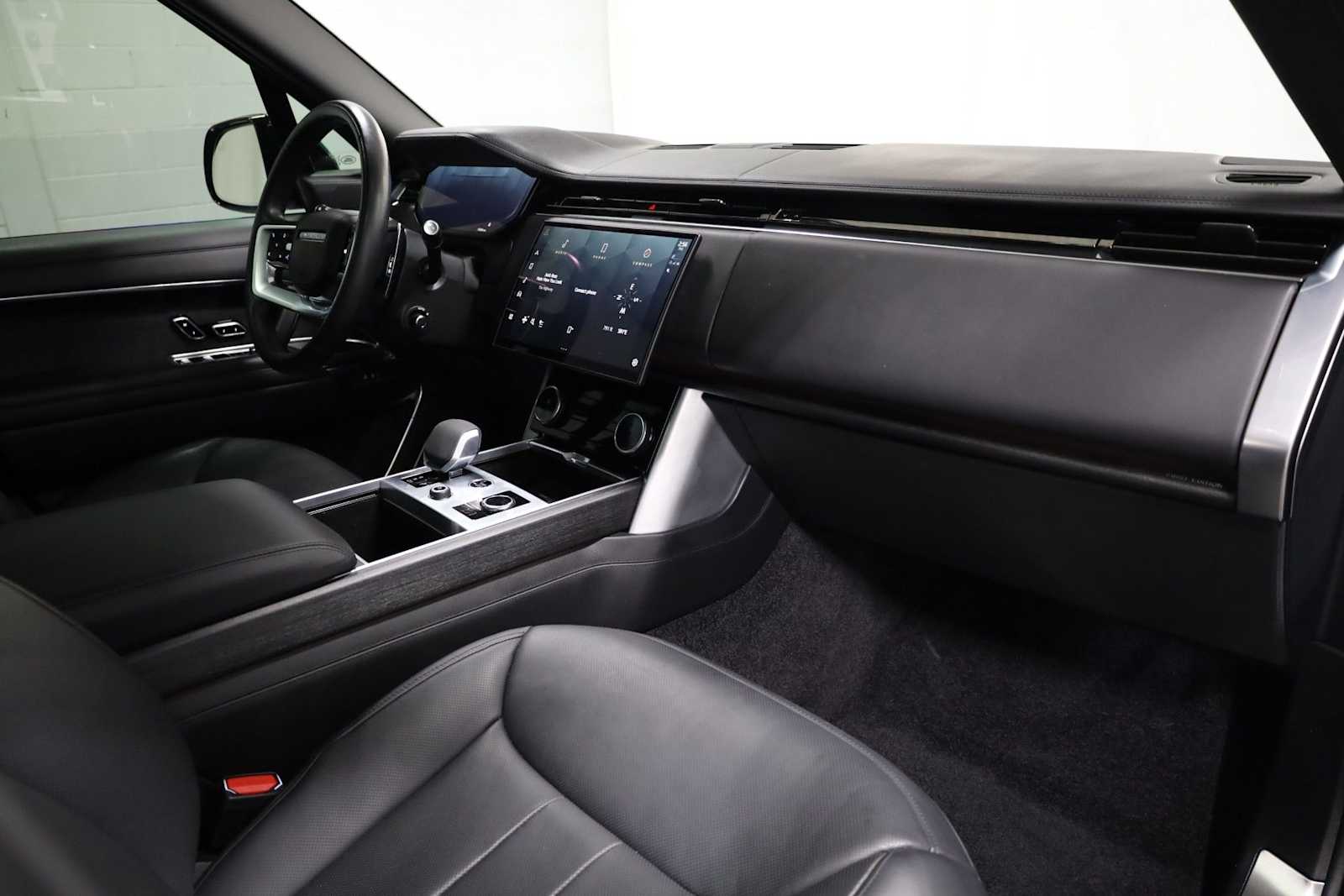 Thumbnail: 2023 Land Rover Range Rover - 6