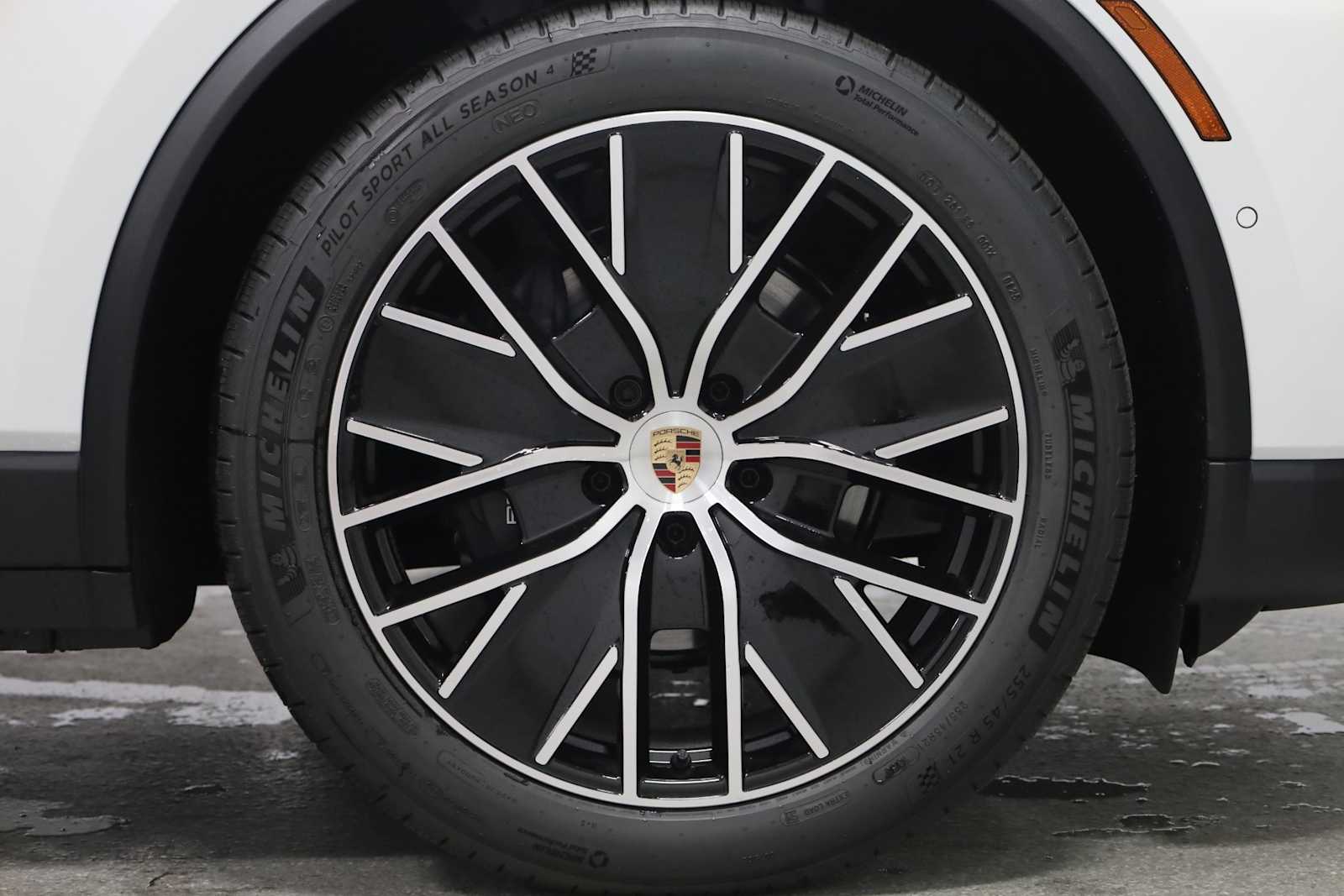 Thumbnail: 2025 Porsche Macan - 12
