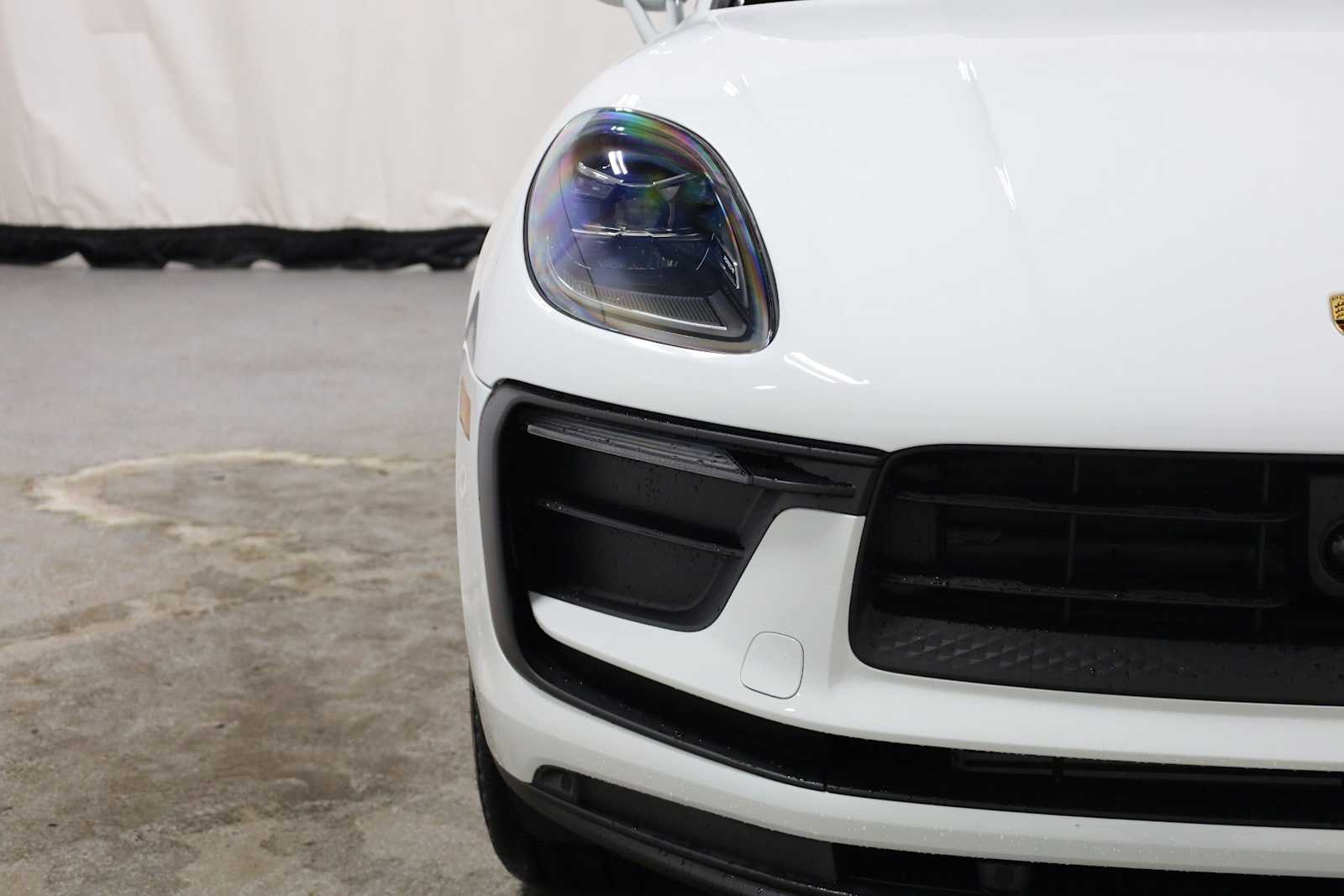 Thumbnail: 2026 Porsche Macan - 15