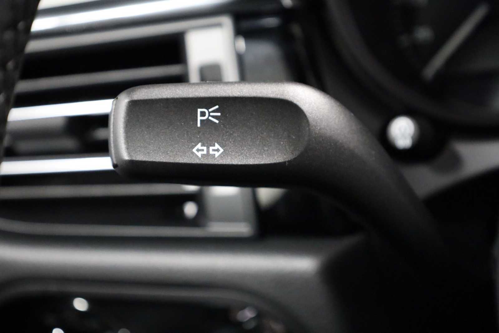 Thumbnail: 2026 Porsche Macan - 31