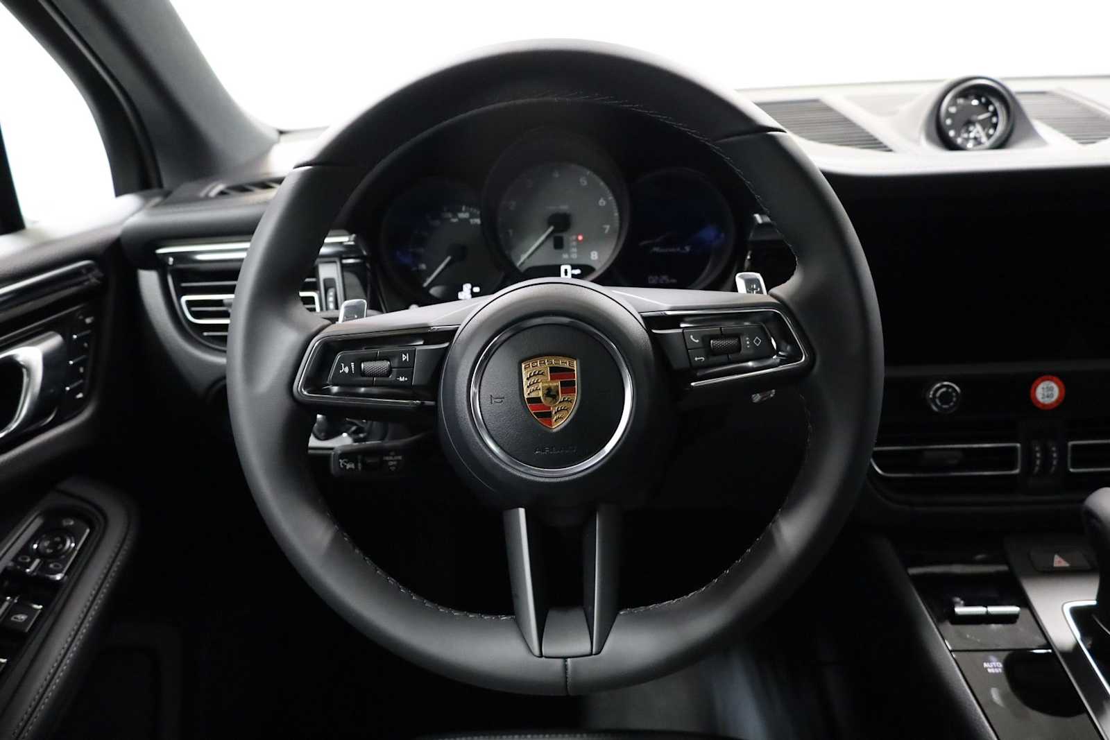 Thumbnail: 2026 Porsche Macan - 25