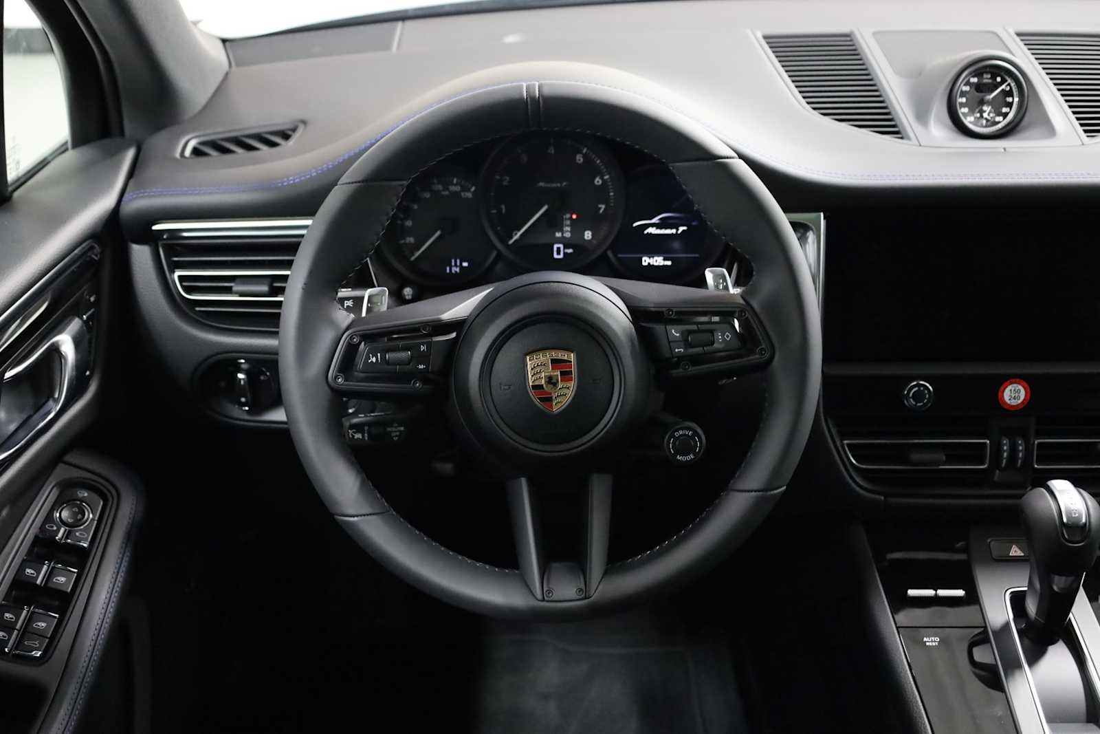 Thumbnail: 2025 Porsche Macan - 25