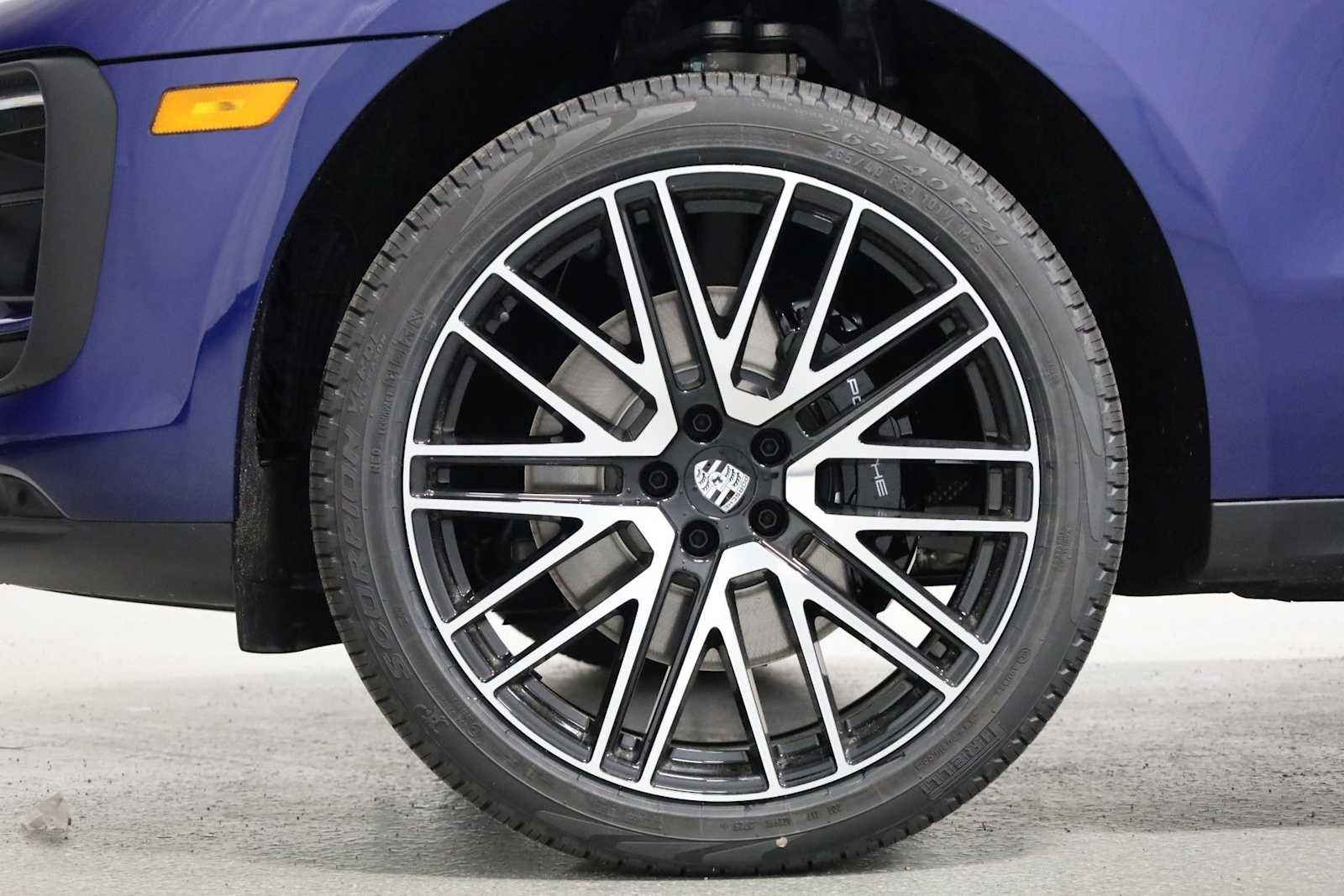 Thumbnail: 2026 Porsche Macan - 40